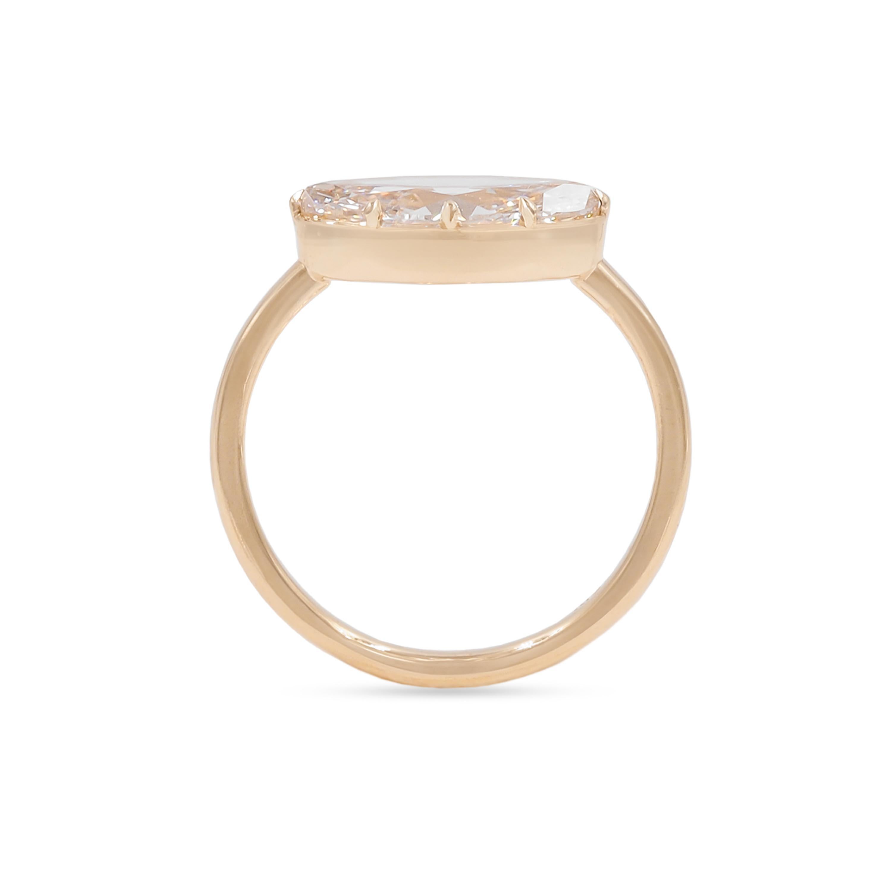 Eine maßgeschneiderte 1,64 kt. GIA Vintage Marquise Cut Diamond East-West Verlobungsring (Zeitgenössisch) im Angebot