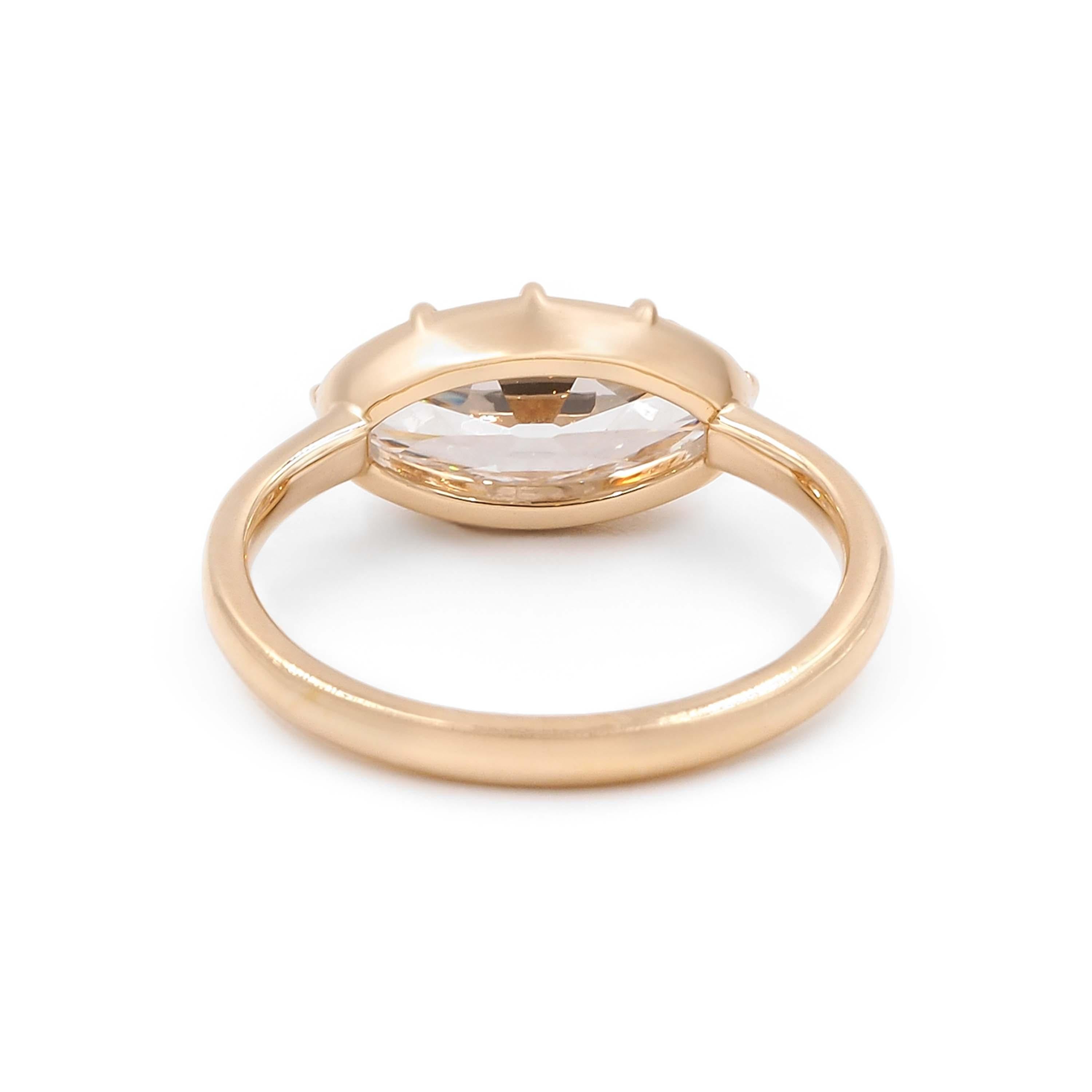 Eine maßgeschneiderte 1,64 kt. GIA Vintage Marquise Cut Diamond East-West Verlobungsring (Marquiseschliff) im Angebot