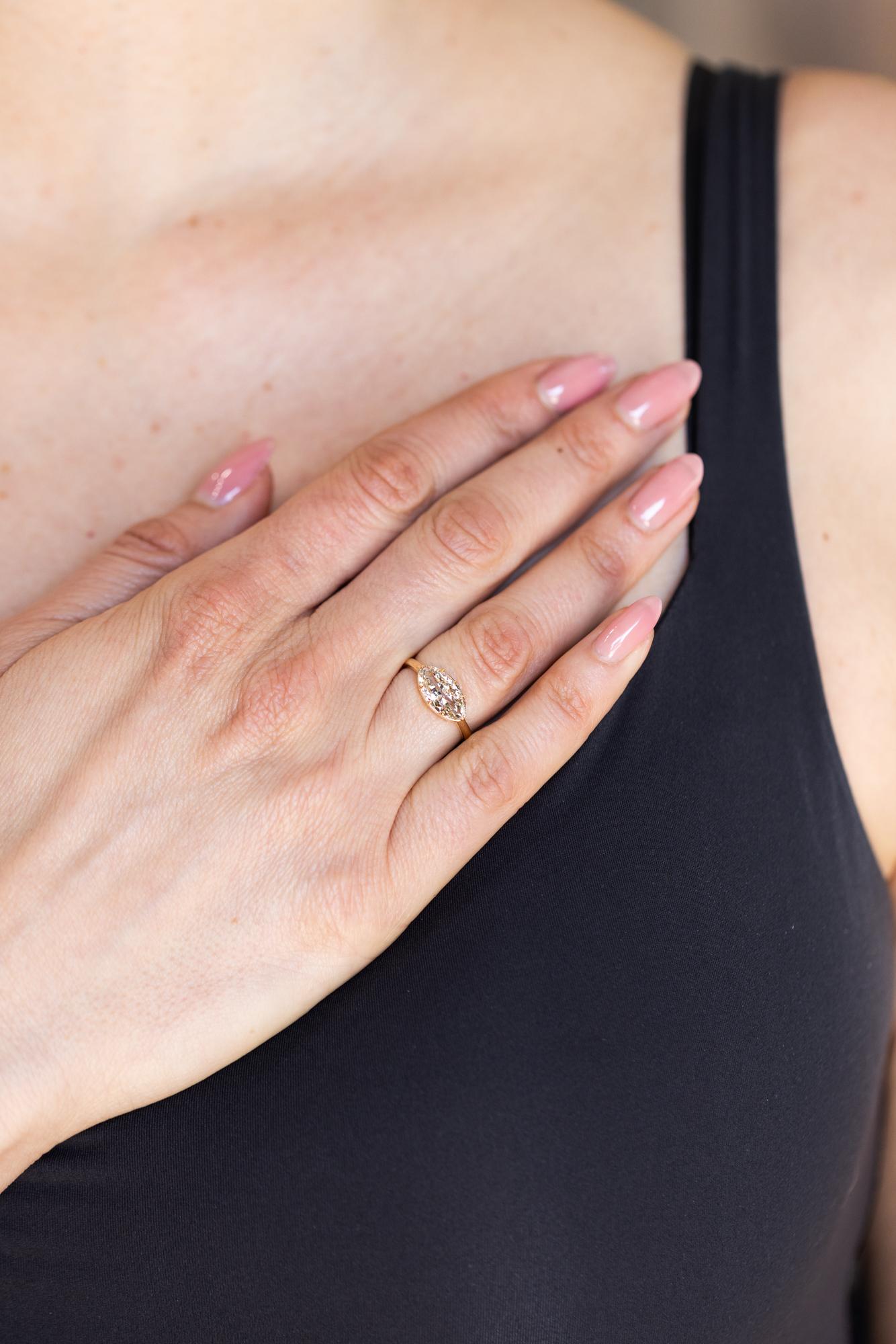 Eine maßgeschneiderte 1,64 kt. GIA Vintage Marquise Cut Diamond East-West Verlobungsring im Zustand „Neu“ im Angebot in Los Angeles, CA