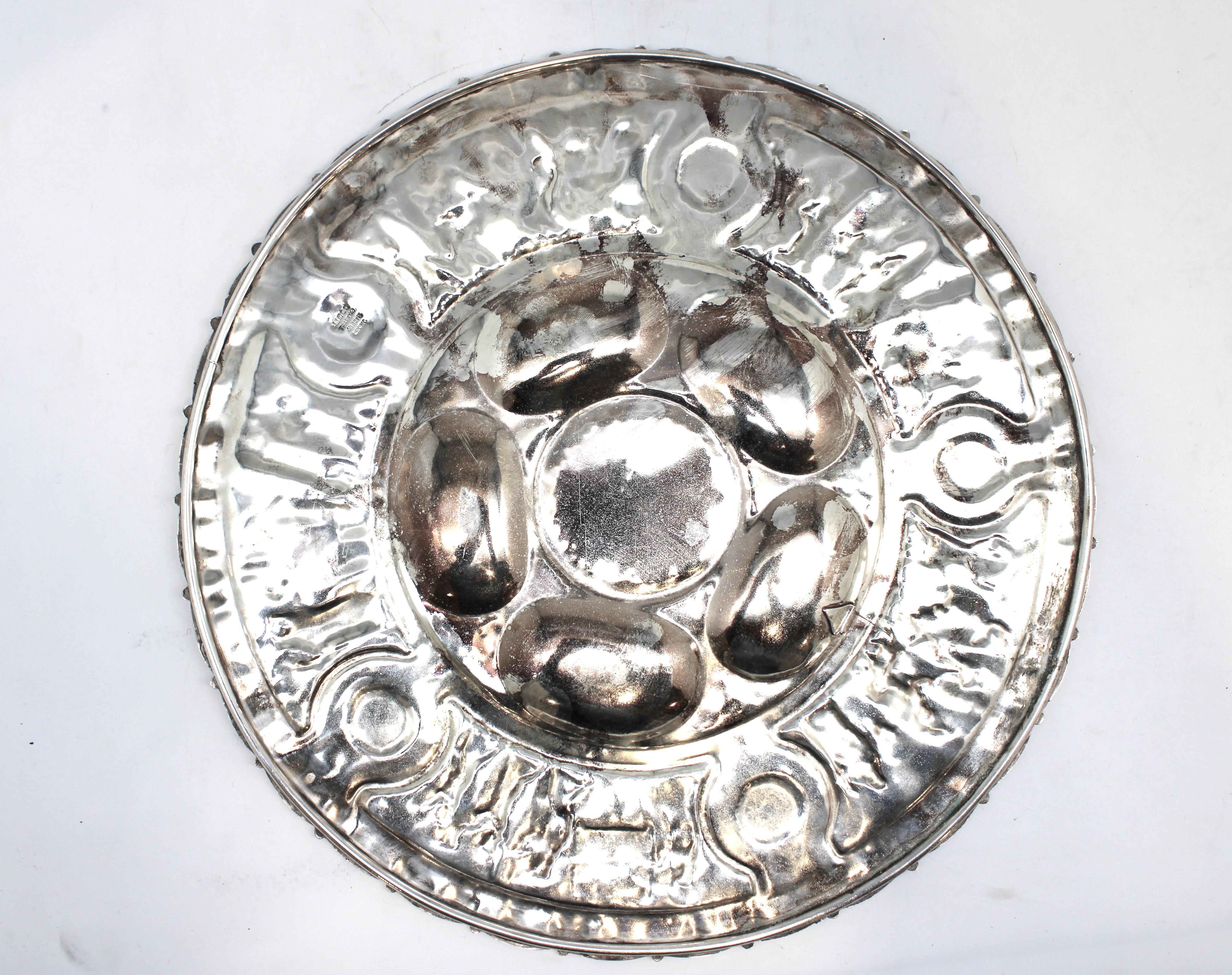 Versilberter Pessachteller von Bezalel, Jerusalem, um 1920 Judaica im Angebot 5