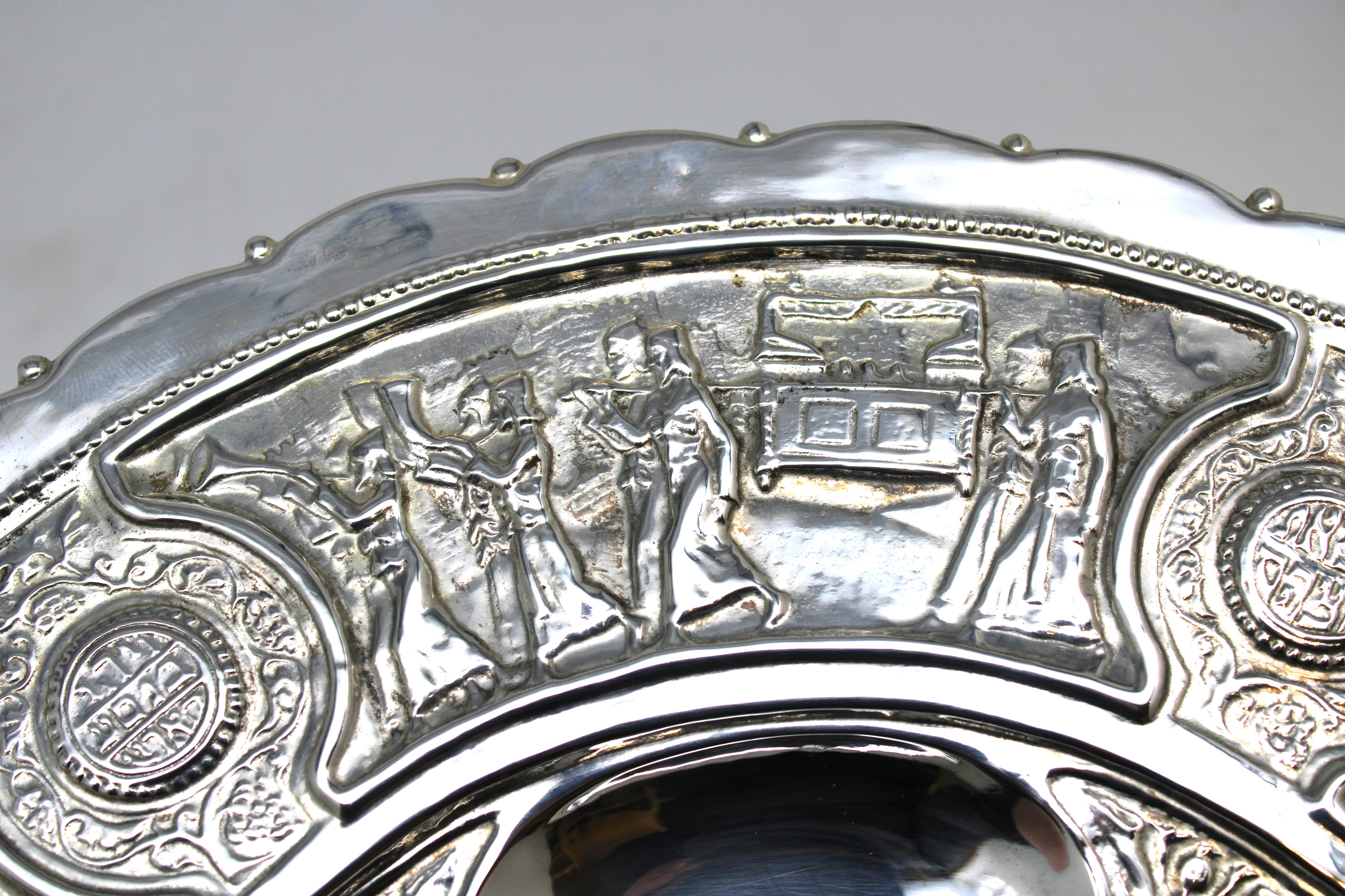 Versilberter Pessachteller von Bezalel, Jerusalem, um 1920 Judaica (20. Jahrhundert) im Angebot