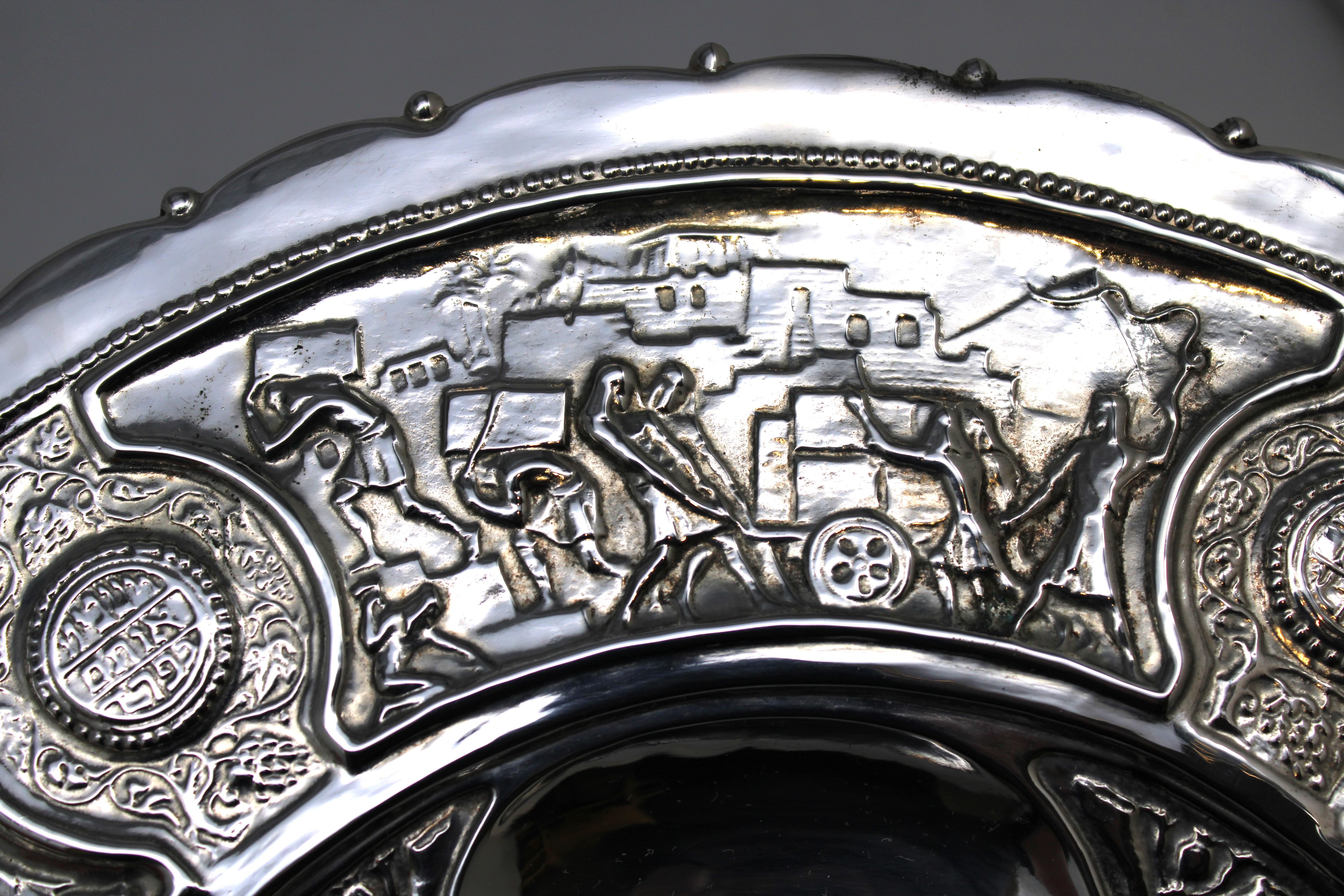 Versilberter Pessachteller von Bezalel, Jerusalem, um 1920 Judaica im Angebot 1