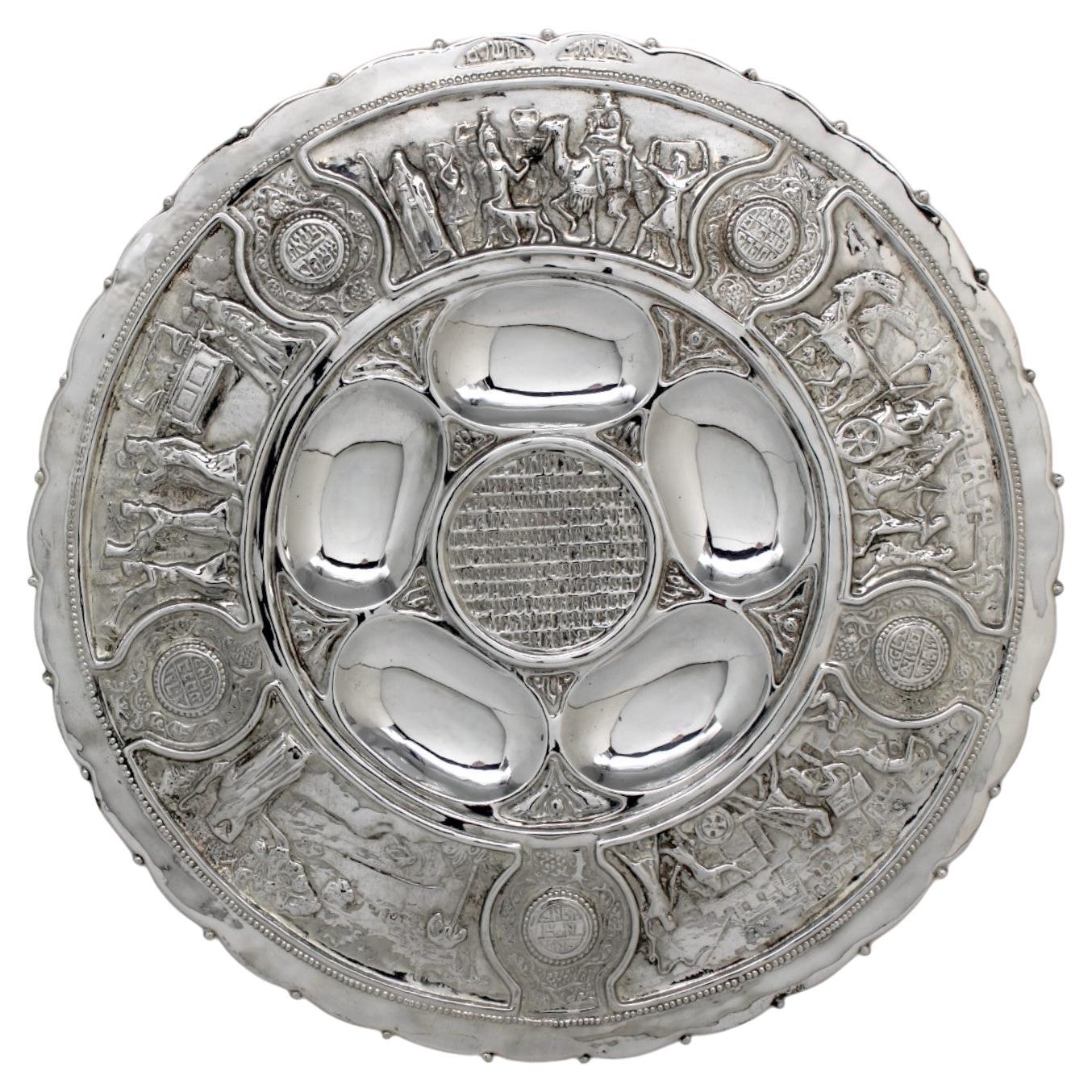 Plato de Pascua bañado en plata de Bezalel, Jerusalén, hacia 1920 Judaica