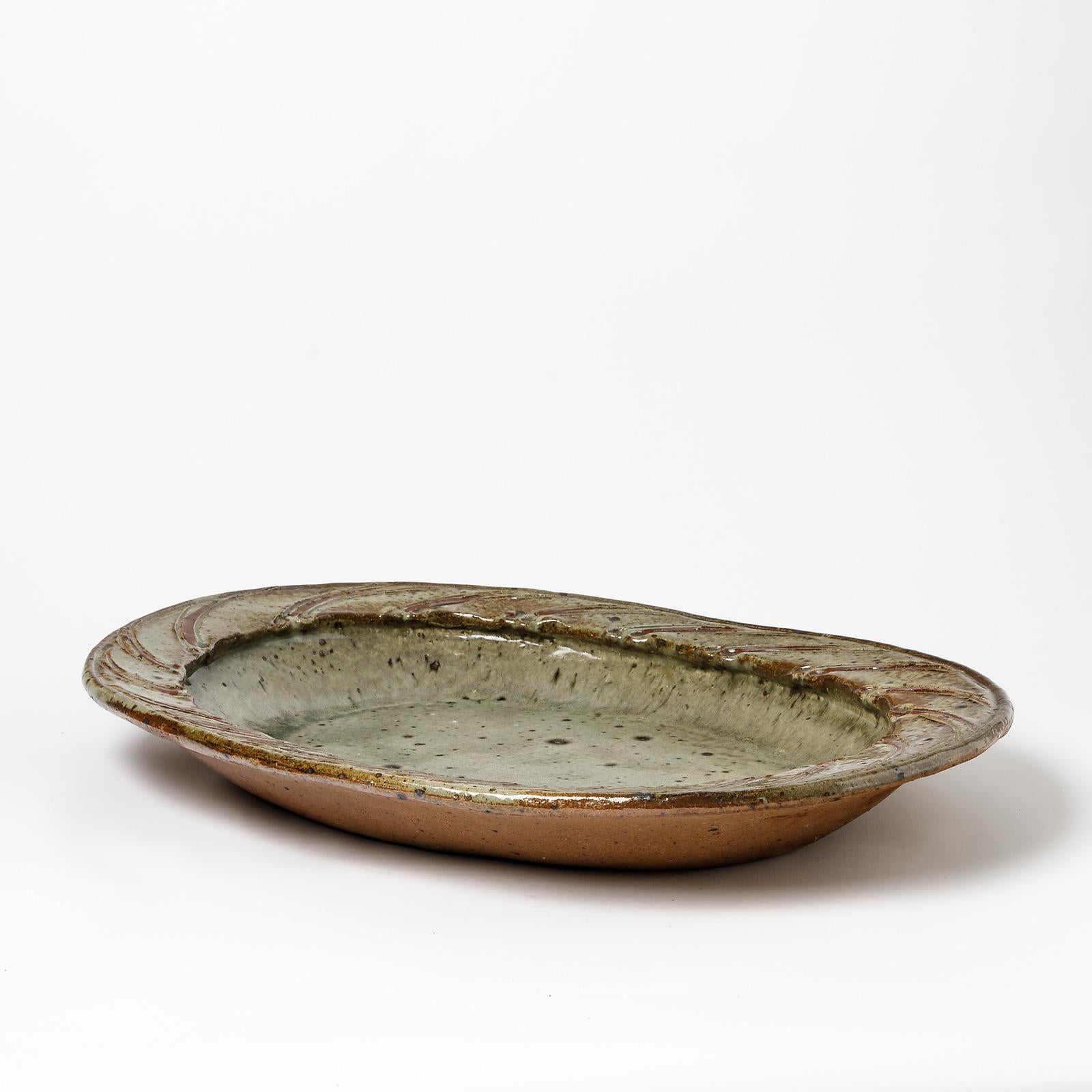 Big Ceramic Dish by Gustave Tiffoche, circa 1960-1970 In Excellent Condition For Sale In Saint-Ouen, FR