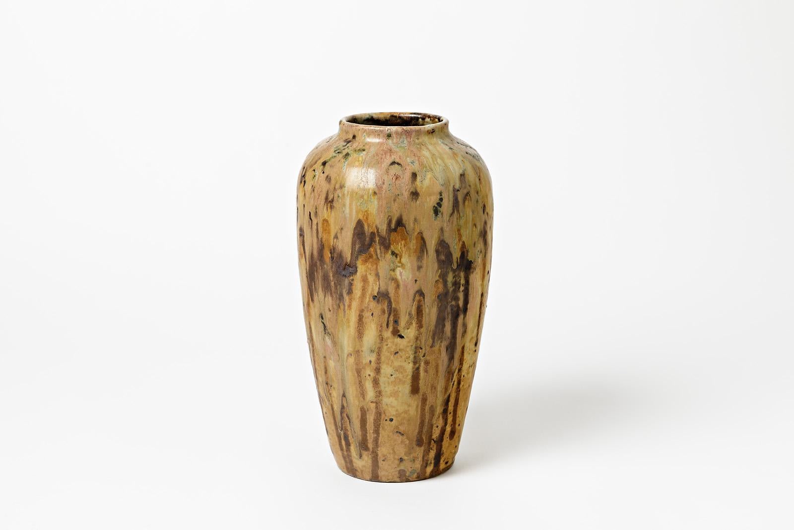 Un vase en céramique de Lucien Arnaud à décor de glaçure.
Signé sous la base « » Lucien Arnaud « ».
Circa 1920.
  
