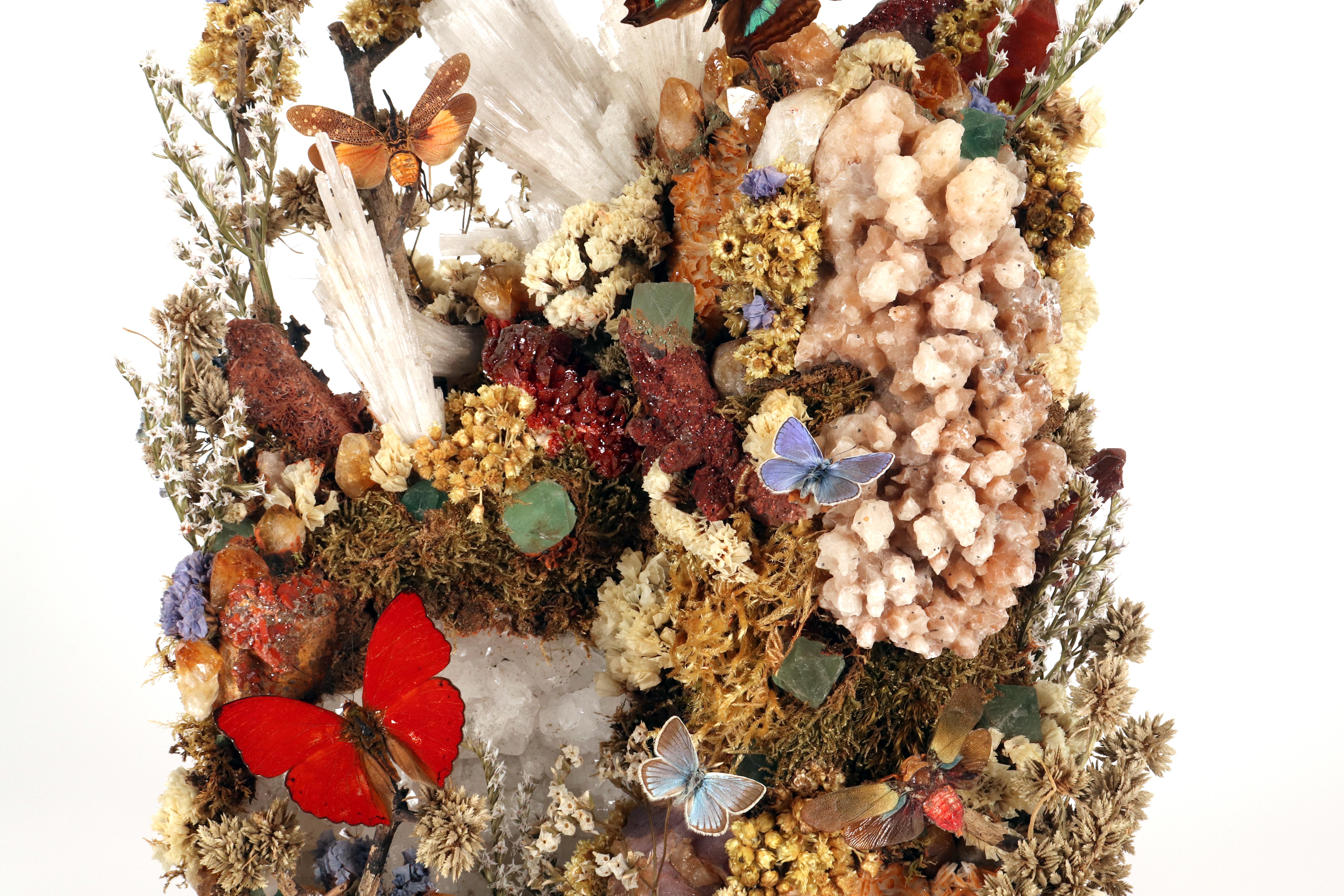 Un gran diorama con cristales, mariposas y flores, Italia 1870. en venta 3