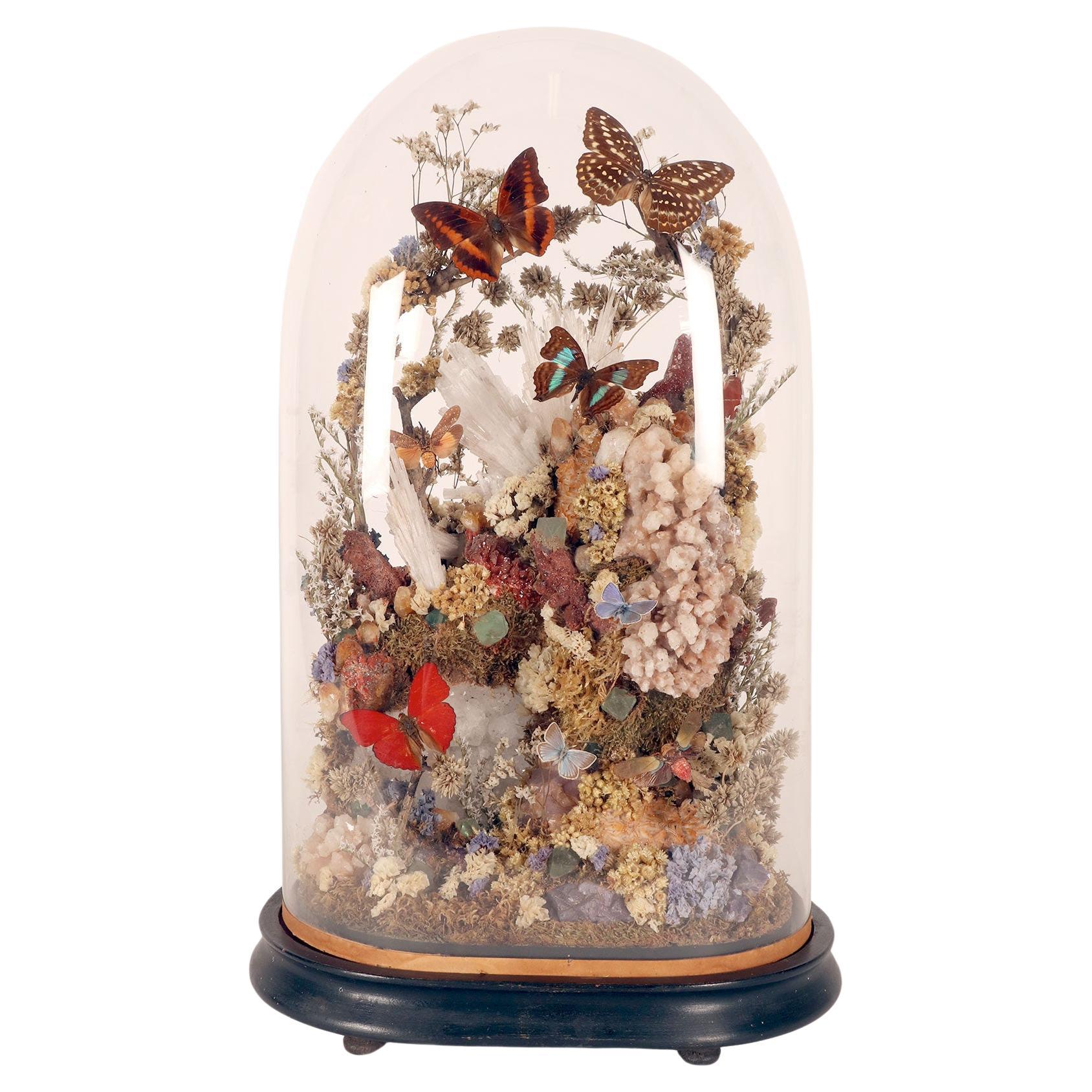 Un gran diorama con cristales, mariposas y flores, Italia 1870. en venta