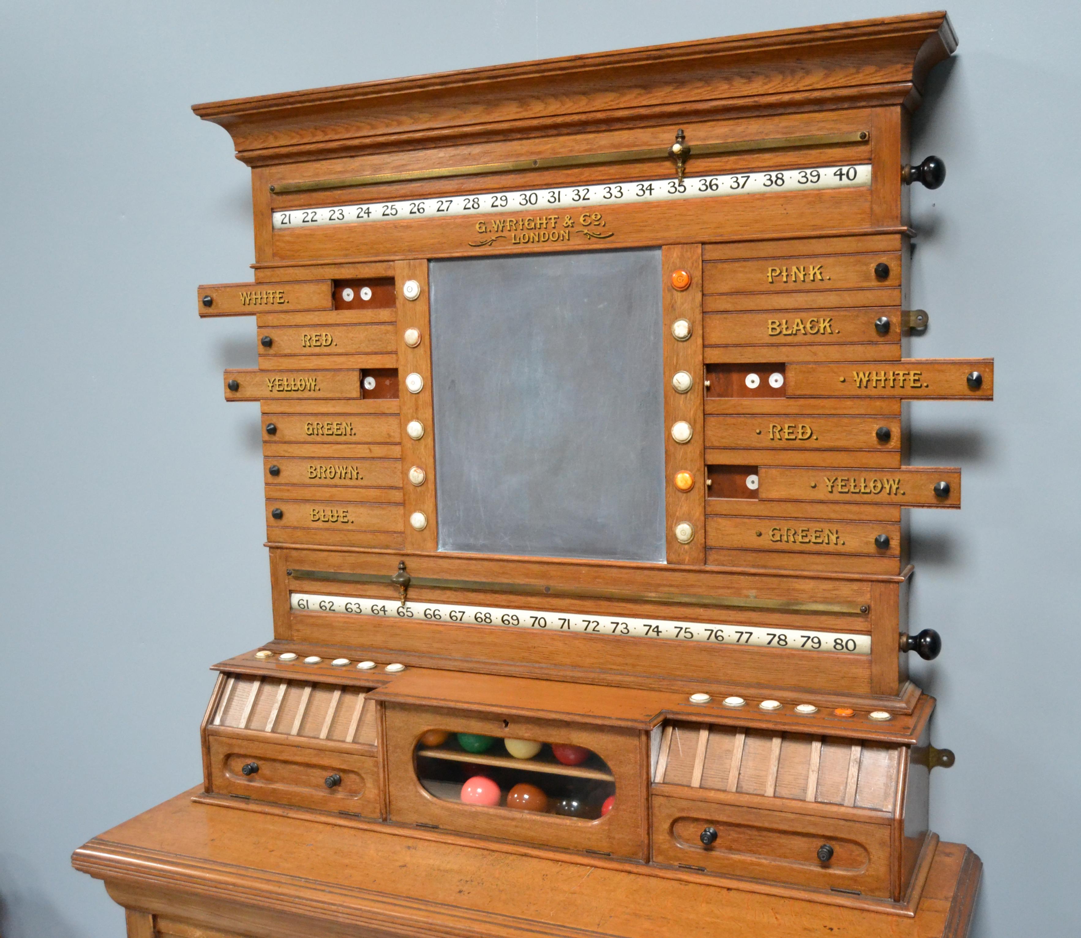 Billiard snooker  pool scoring cabinet of english oak victorian 1880 In Good Condition For Sale In Chilcompton, Radstock