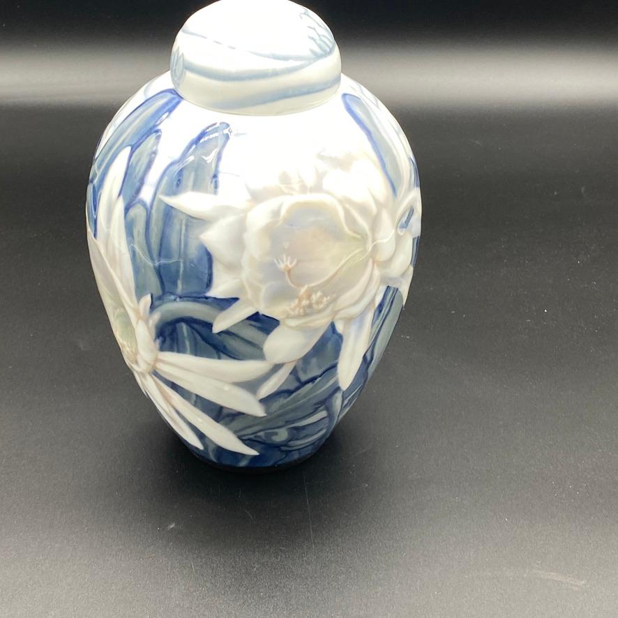 A Bing and Grudhal Art Deco porcelain Vase  In Excellent Condition In SAINT-OUEN-SUR-SEINE, FR