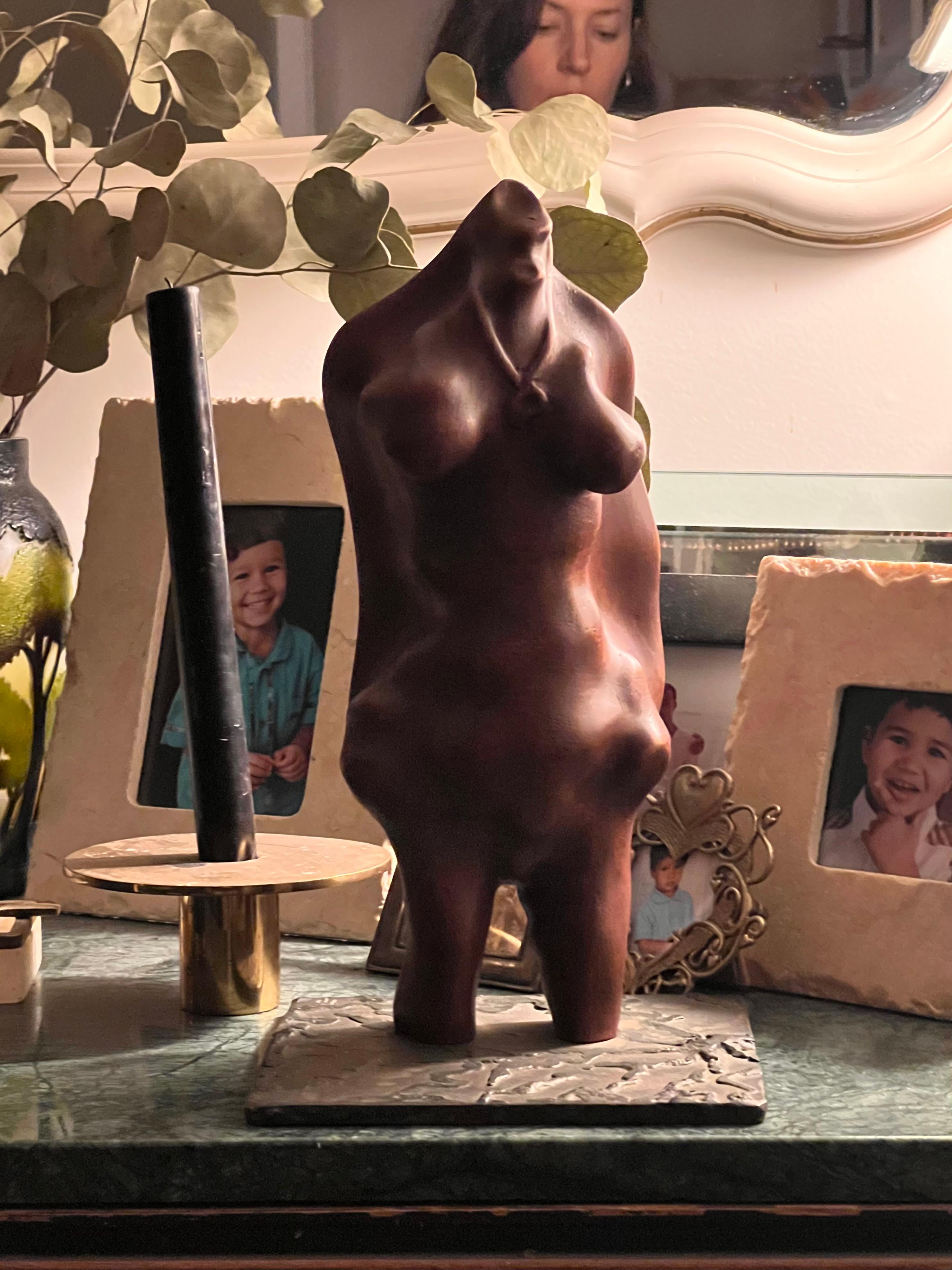 Sculpture biomorphe en bois et en fer d'une femme, signée, milieu du 20e siècle en vente 12