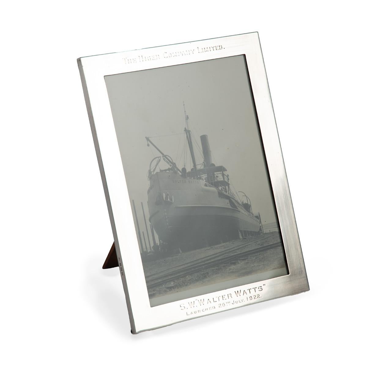 Photographie en noir et blanc du navire 