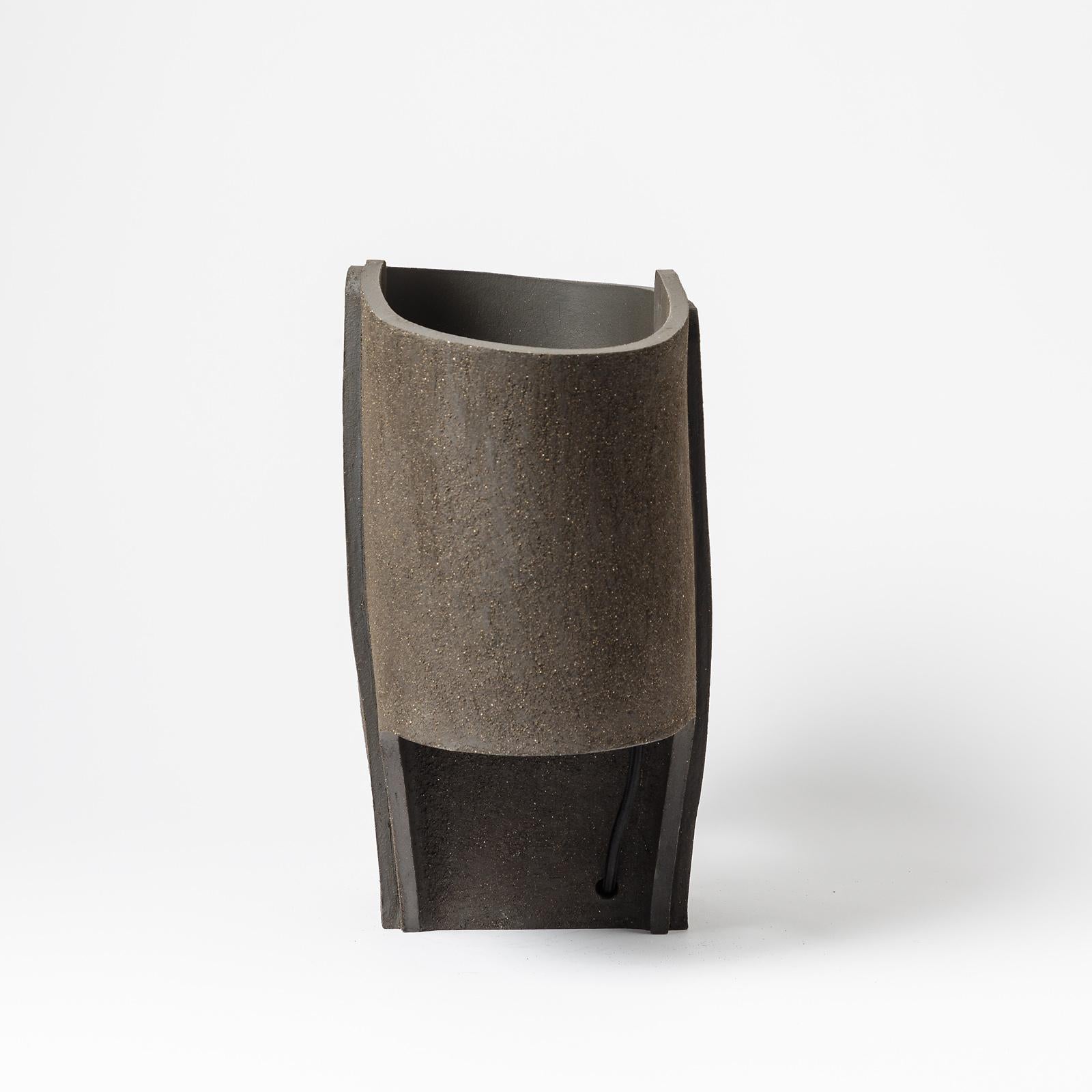 Beaux-Arts Lampe de table en céramique noire de Denis Castaing, 2022 en vente