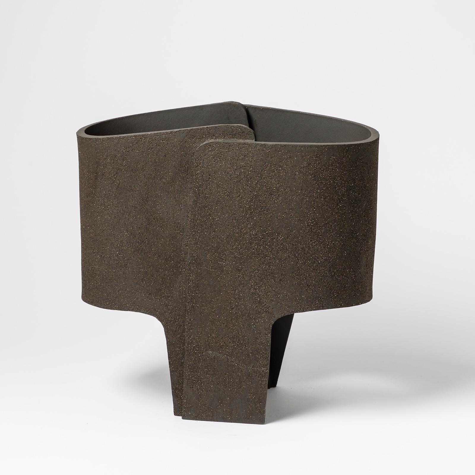 Français Lampe de table en céramique noire de Denis Castaing, 2022 en vente