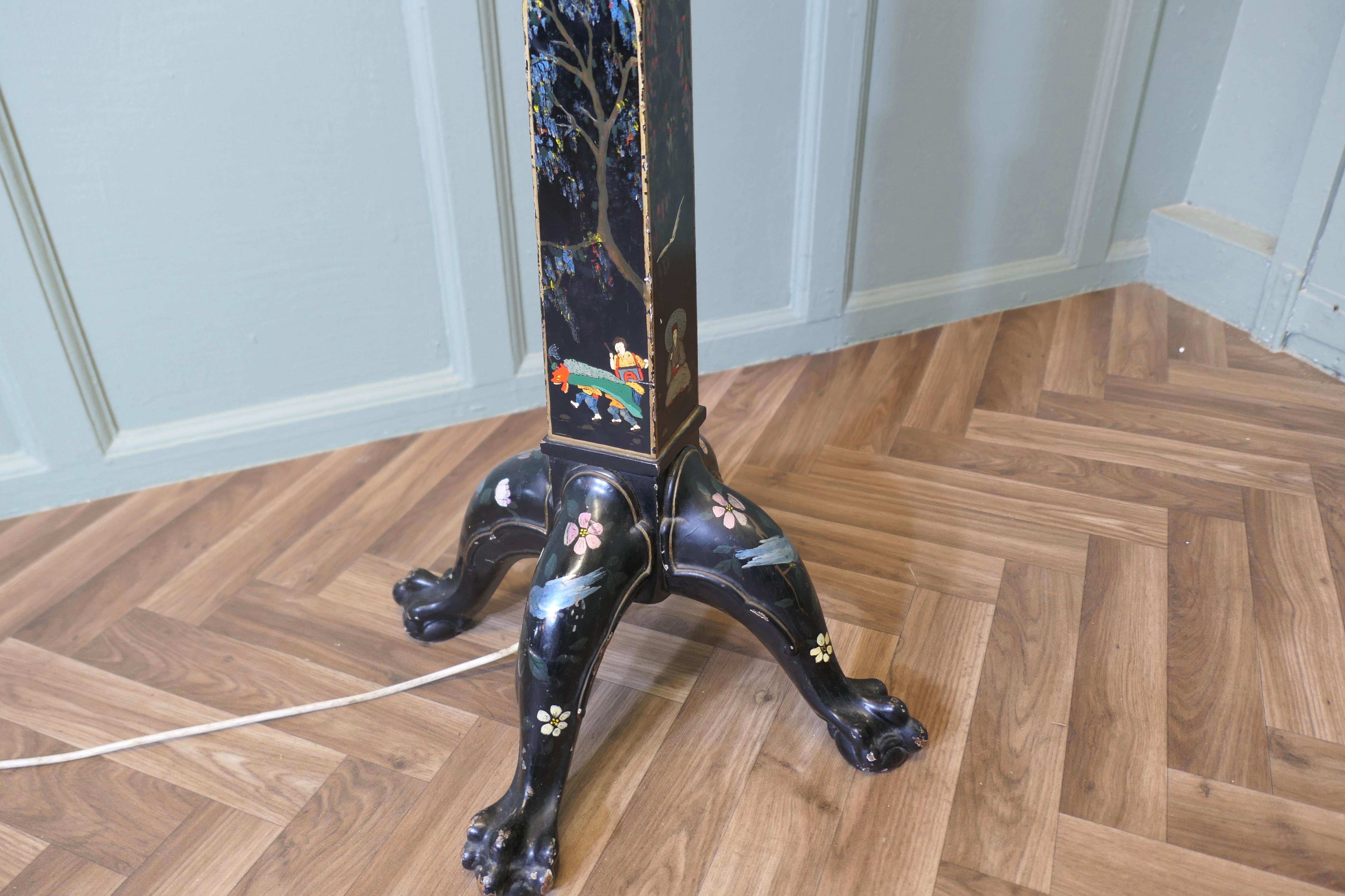 Una lampada standard decorata con lacca nera Chinoiserie In condizioni buone in vendita a Godshill, Isle of Wight