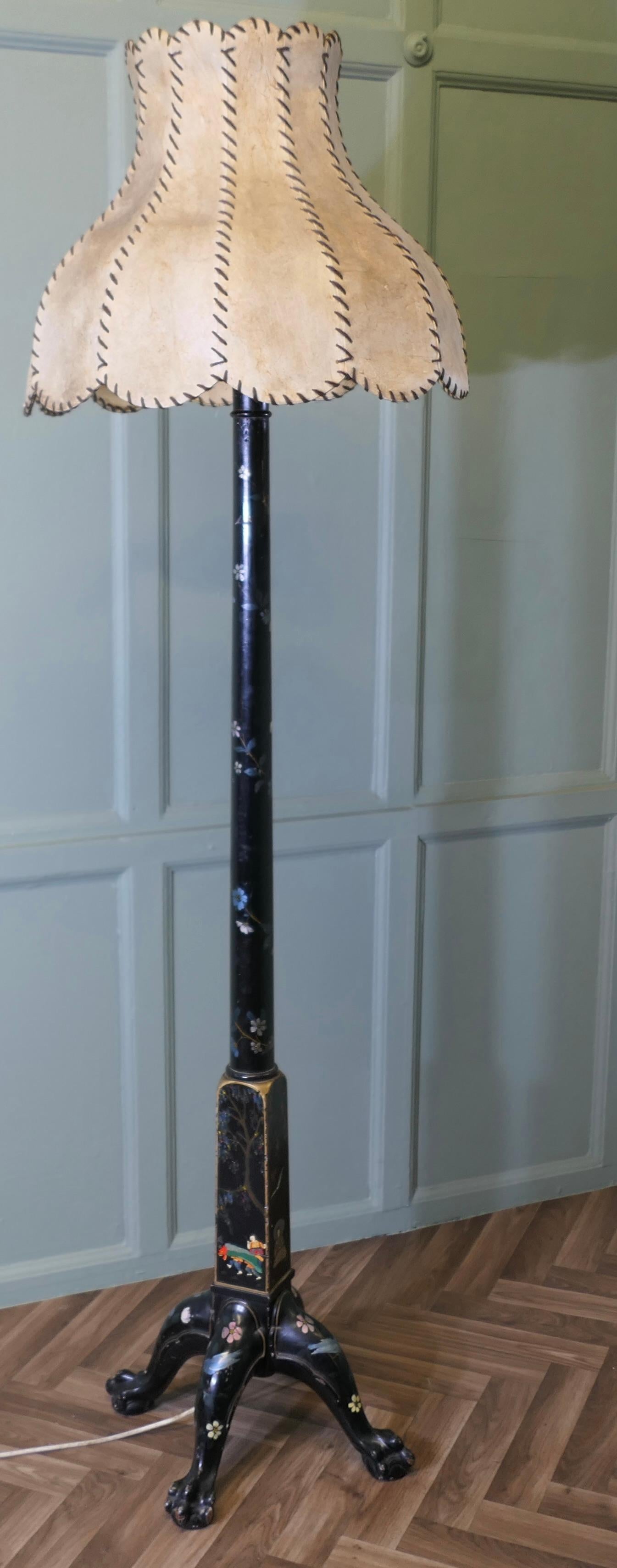 Una lampada standard decorata con lacca nera Chinoiserie in vendita 2
