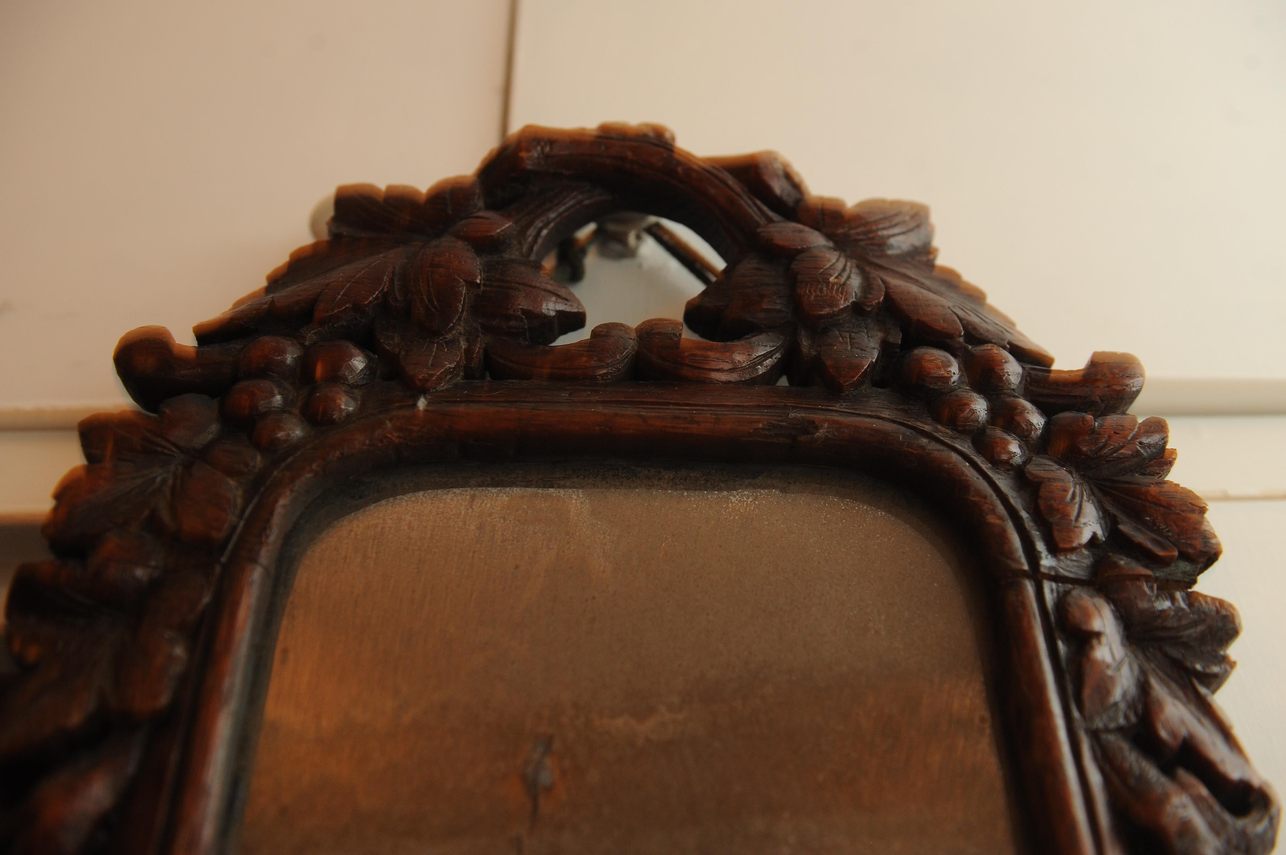 Black Forest 19th Century Oak, Hand Carved Hanging Wall Mirror with Foliage In Fair Condition For Sale In High Wycombe, Buckinghamshire