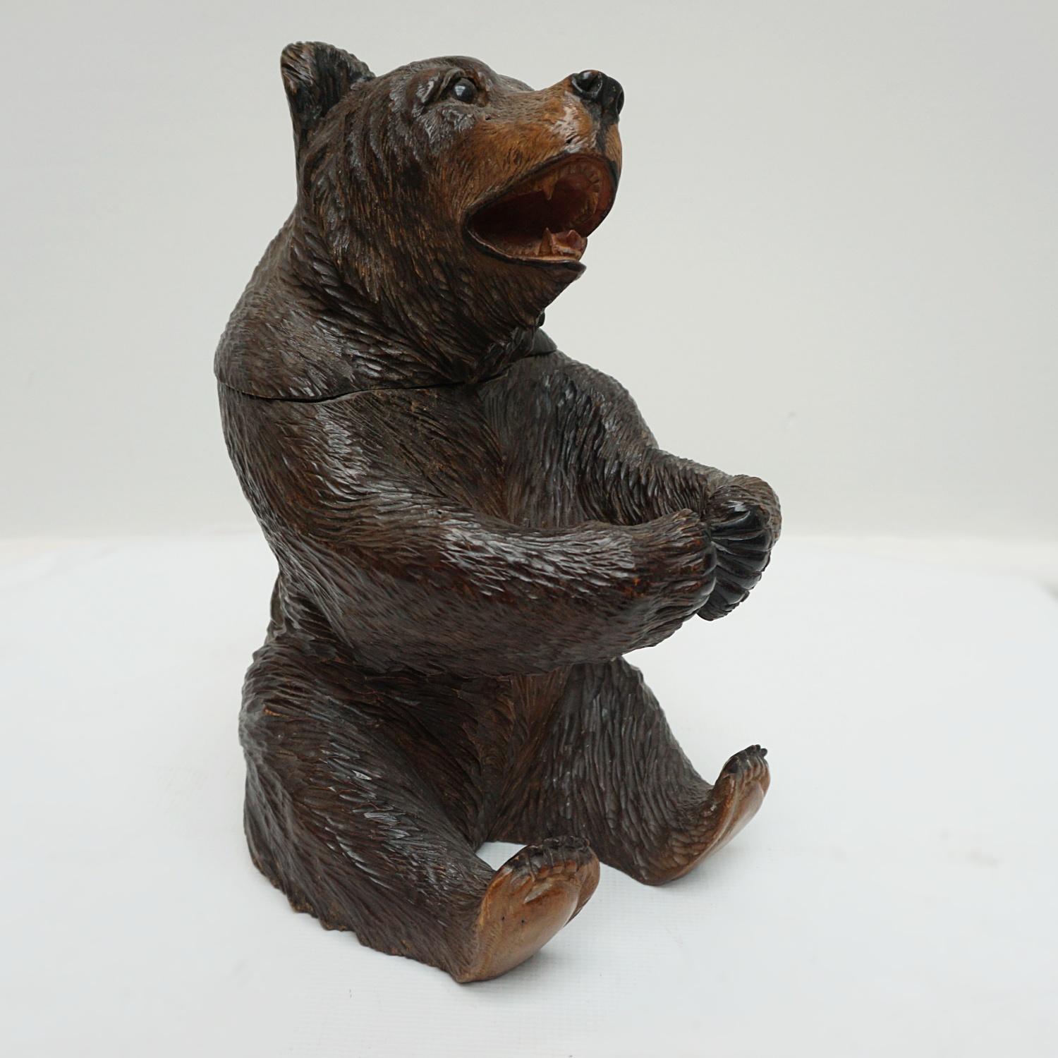 Black Forest Linden Wood Carved Bear Tobacco Box, circa 1900 For Sale 2