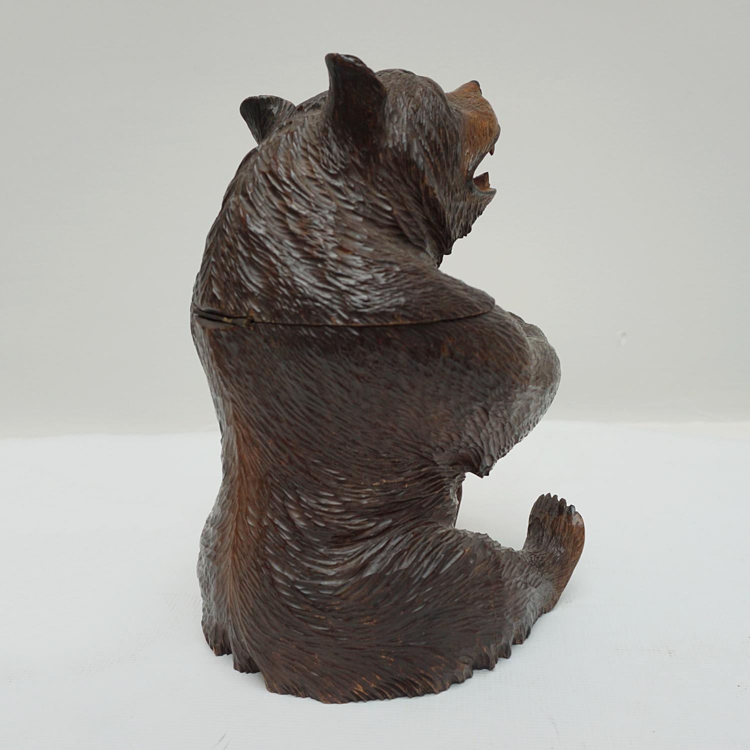 19th Century Black Forest Linden Wood Carved Bear Tobacco Box, circa 1900 For Sale