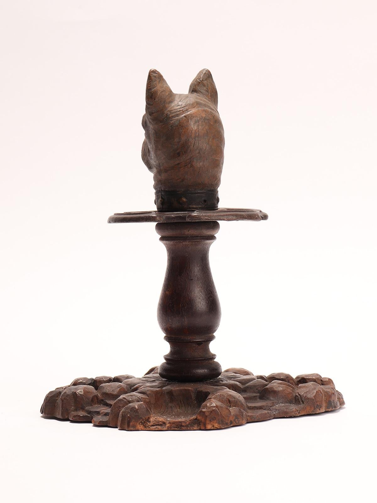 20th Century A black forrest  pipe holder with a dog, Germany 1900.  For Sale