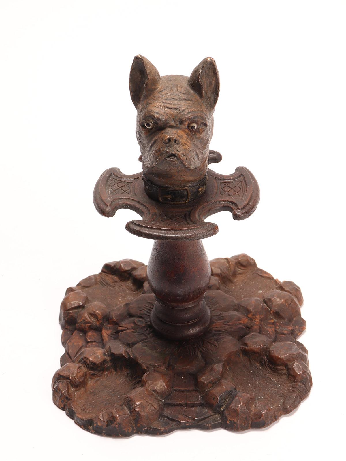 A black forrest  pipe holder with a dog, Germany 1900.  For Sale 1
