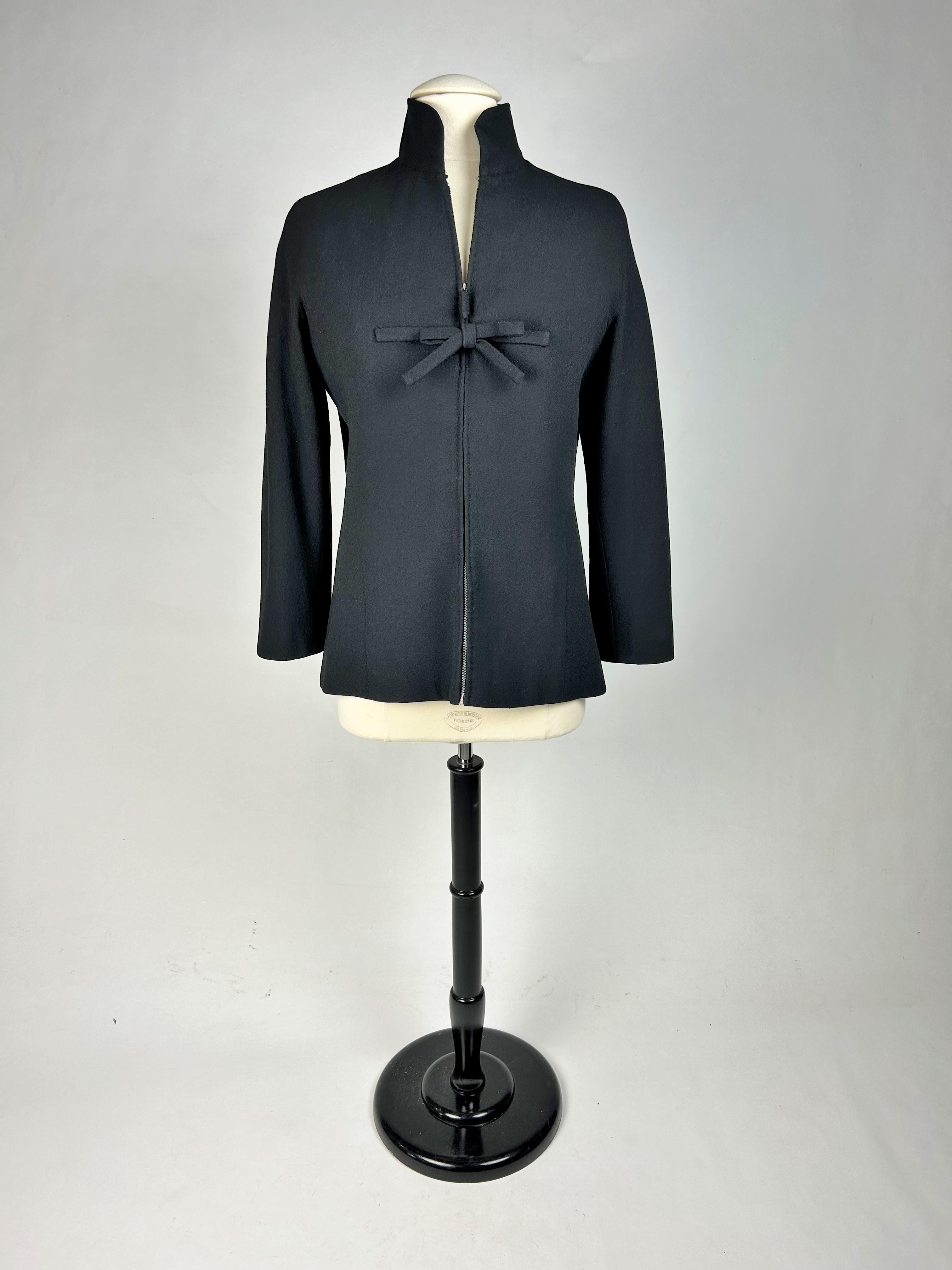 Une veste kimono noire de Pierre Balmain Haute Couture n. 111036 Circa 1975-1980 Bon état - En vente à Toulon, FR