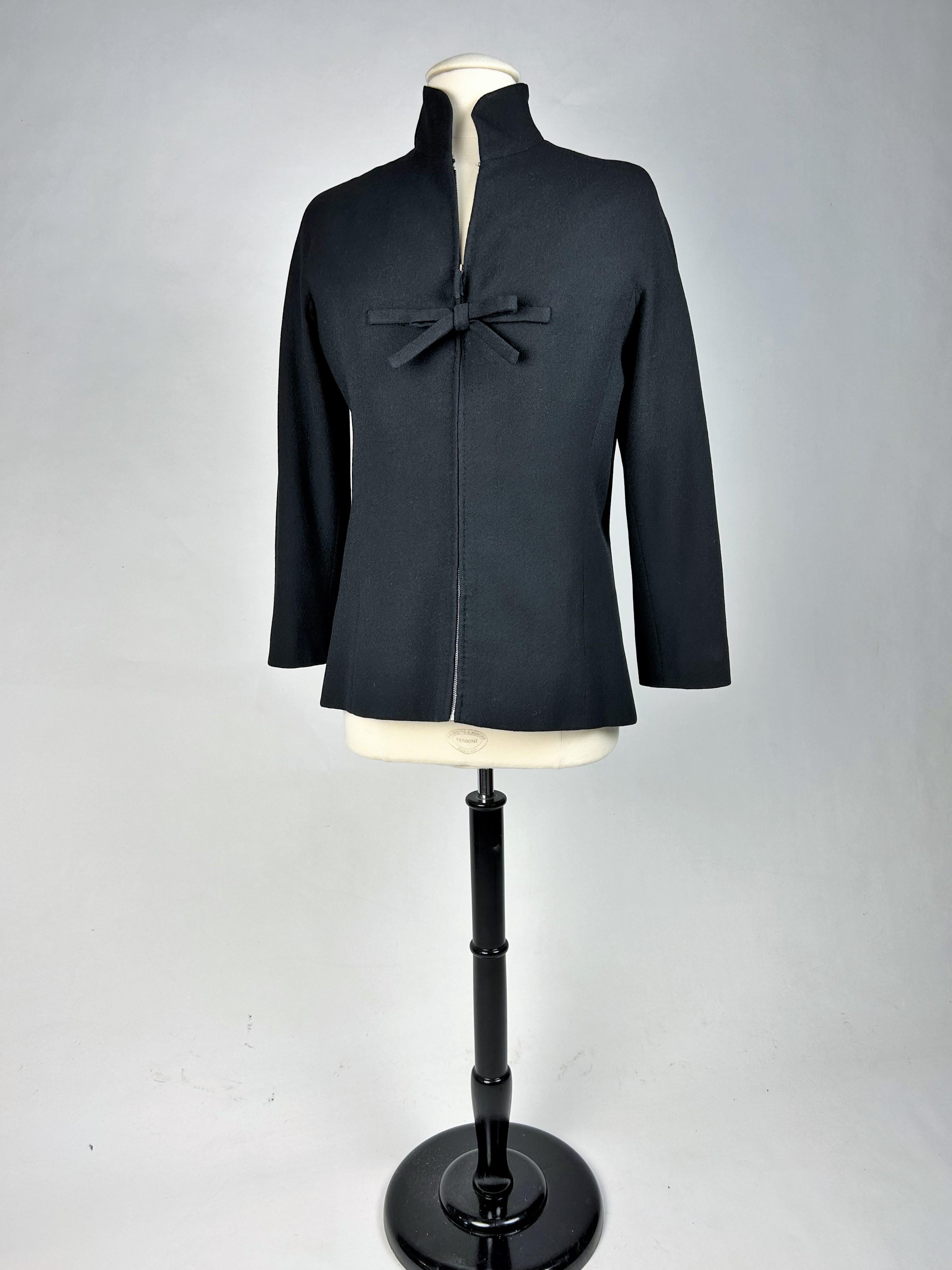 Une veste kimono noire de Pierre Balmain Haute Couture n. 111036 Circa 1975-1980 Pour femmes en vente