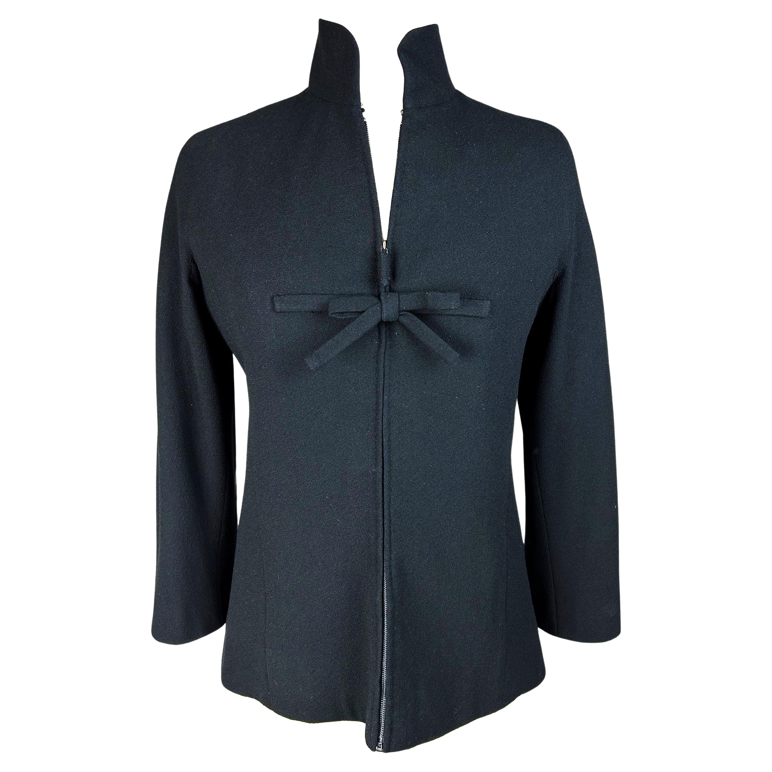Eine schwarze Kimonojacke von Pierre Balmain Haute Couture Nr. 111036 CIRCA 1975-1980