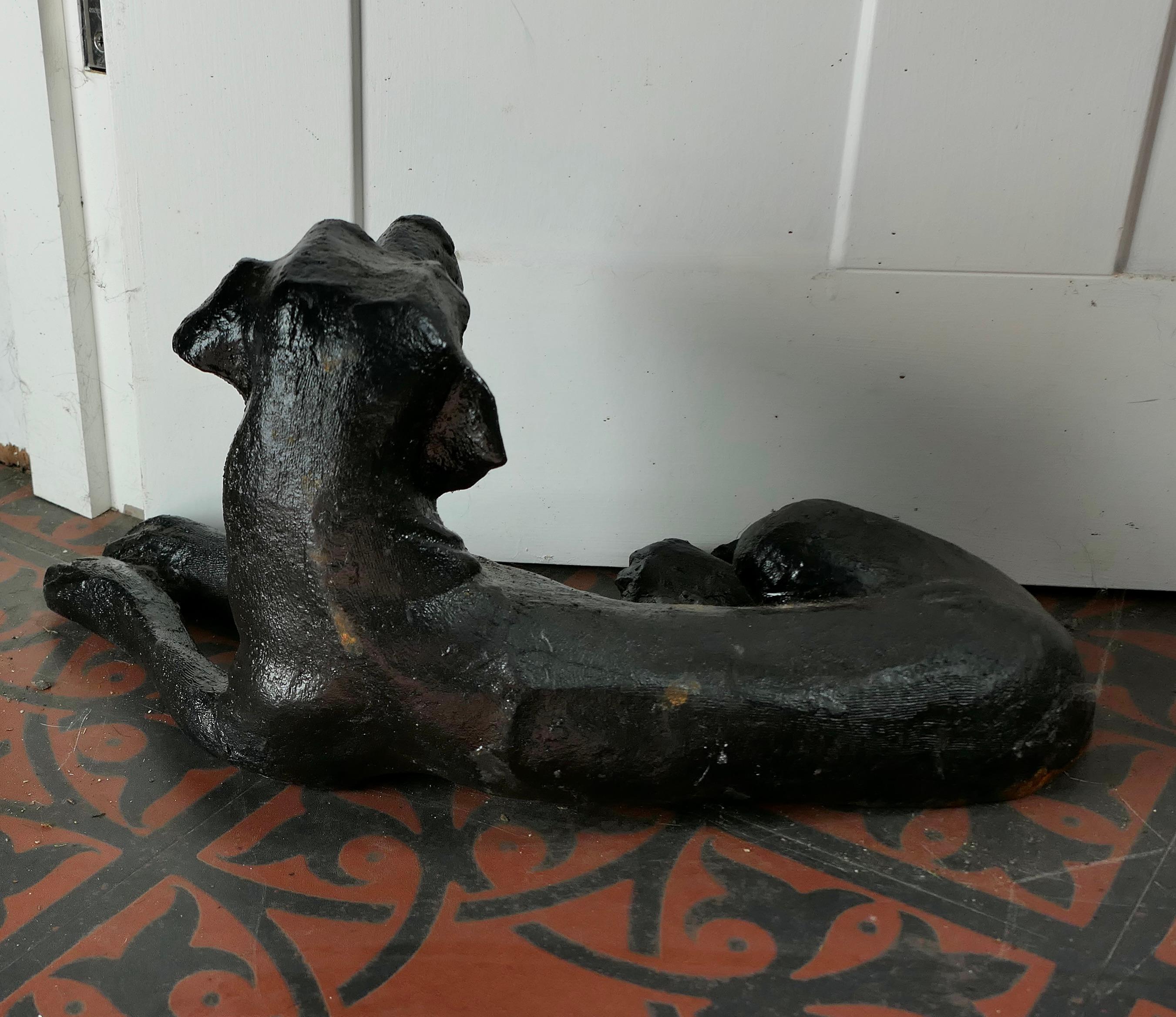 Un chiot labrador noir, arrêt de porte  Une pièce charmante pour tous les amoureux des chiens Bon état - En vente à Godshill, Isle of Wight