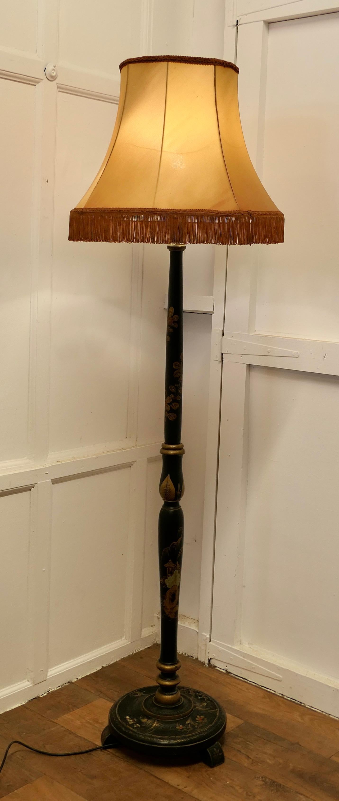 A Black Lacquer and Gold Decorated Standard Lamp    For Sale 4