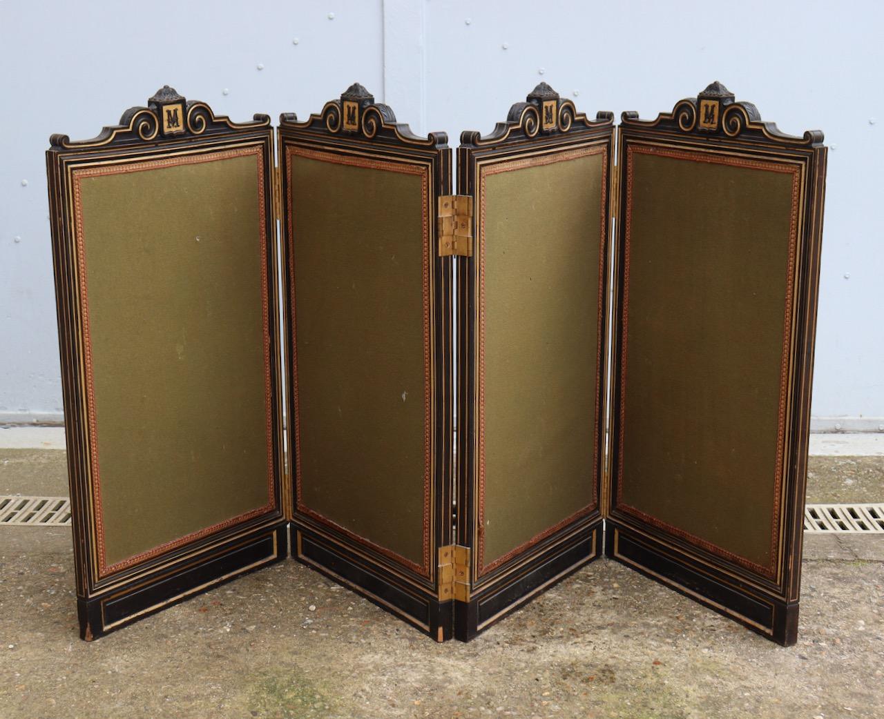 Black Lacquered and Gilt Wood Victorian Foldable Fire Screen, 19th Century For Sale 2