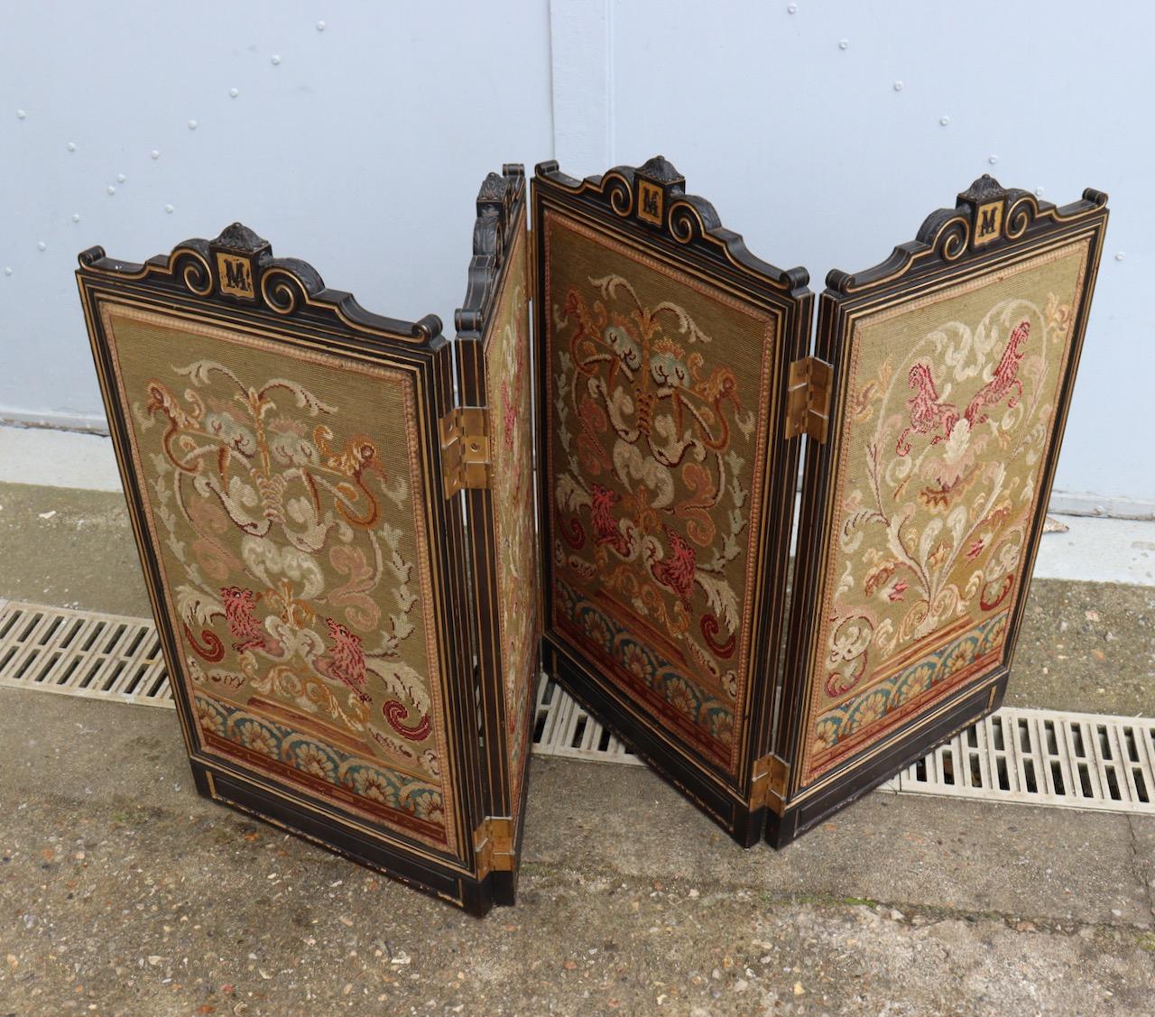 Black Lacquered and Gilt Wood Victorian Foldable Fire Screen, 19th Century In Good Condition For Sale In Saint-Ouen, FR