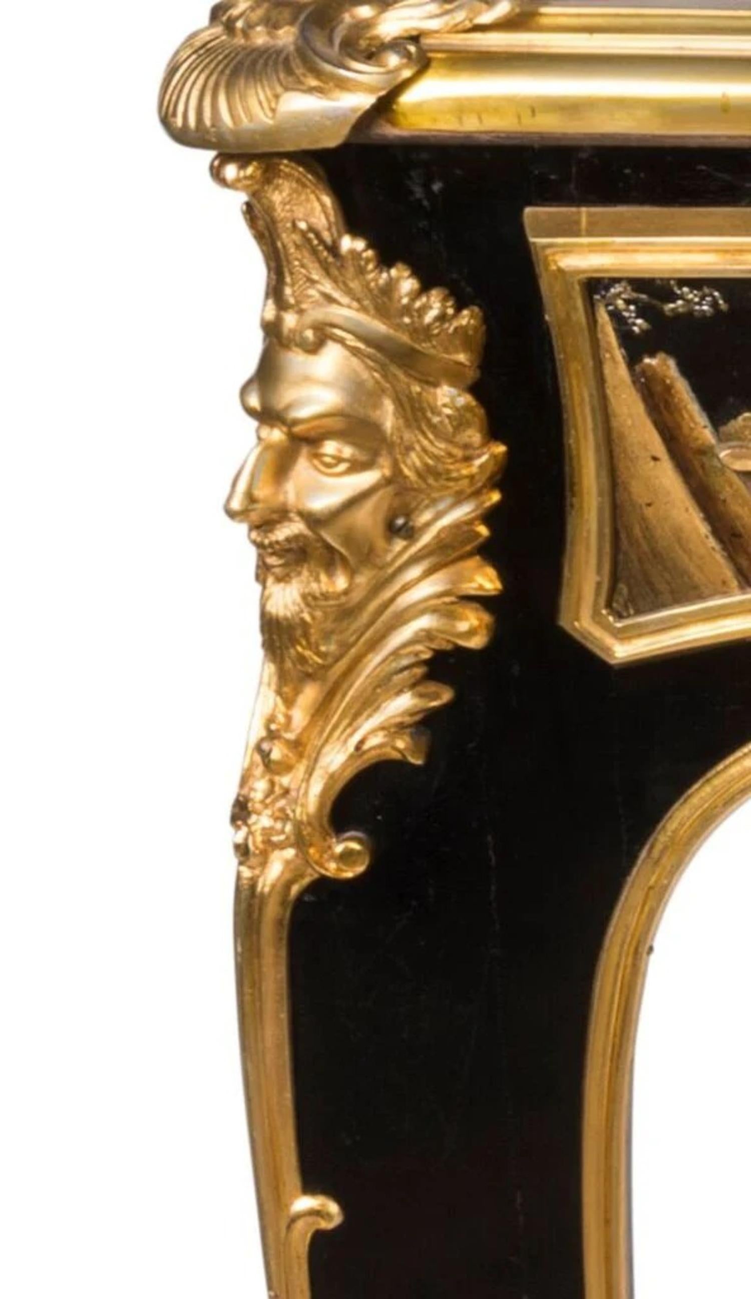 Francese Bureuplat con montatura in ormolu e laccatura nera, XIX secolo in vendita