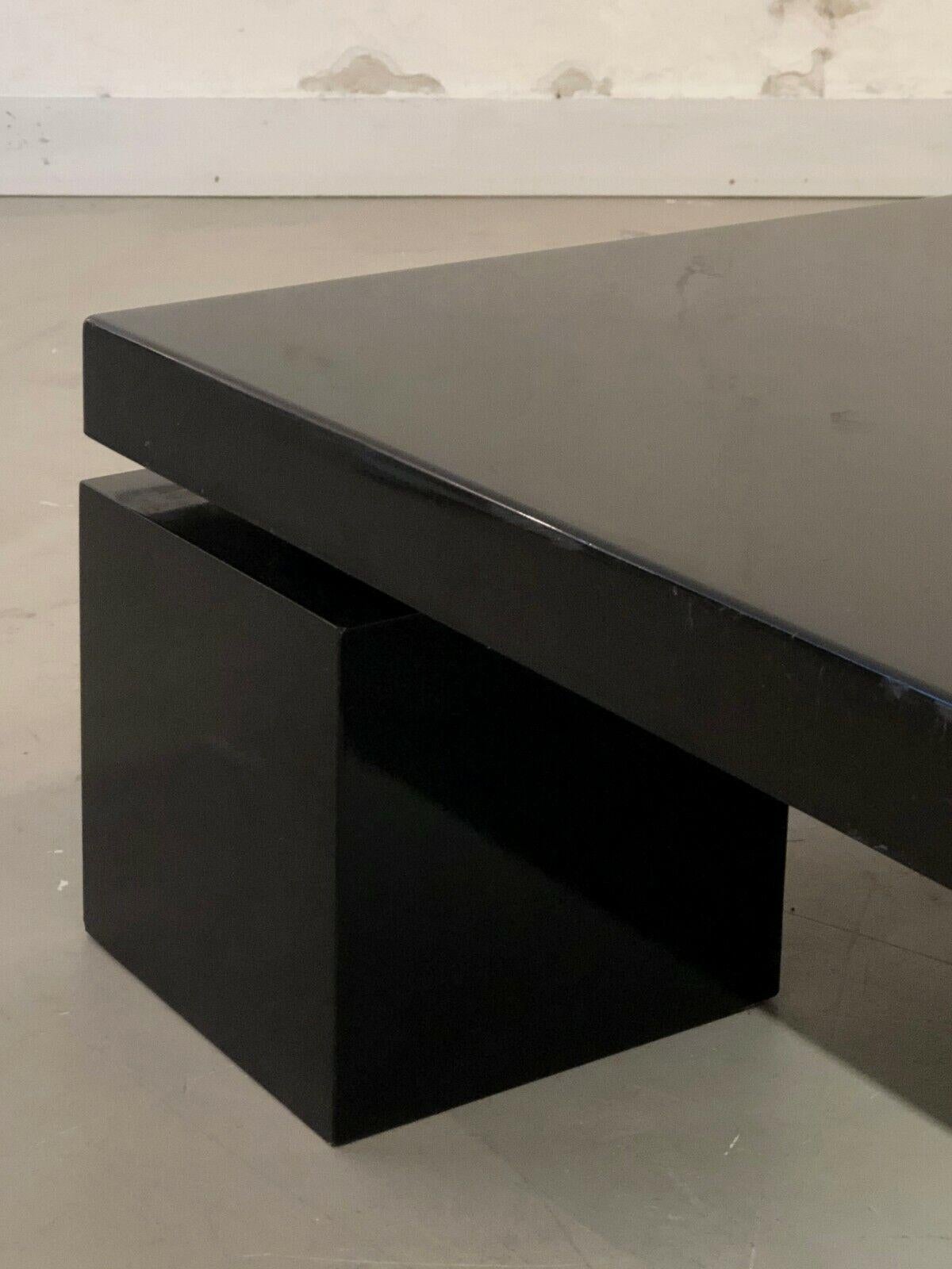 A POST-MODERN Lacquered COFFEE TABLE by WILLY RIZZO, ed. CIDUE, Italy, 1970 In Good Condition For Sale In PARIS, FR