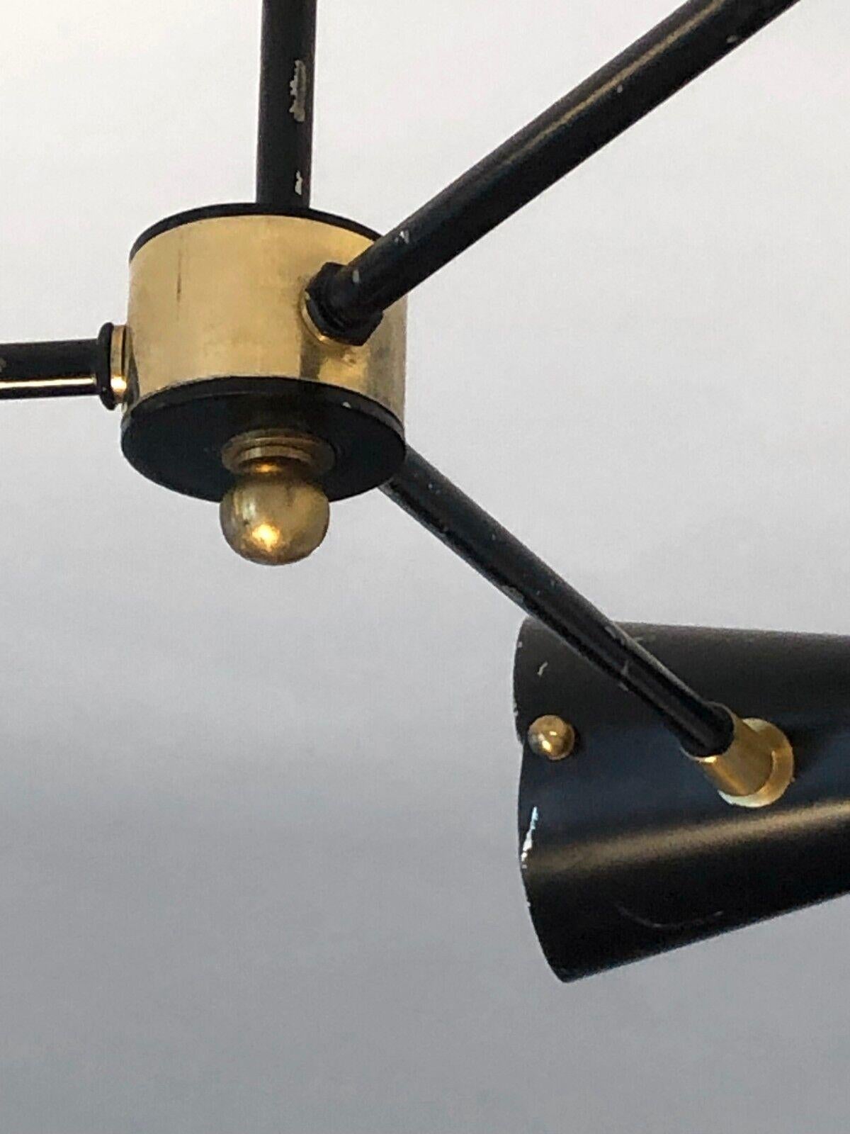A MID-CENTURY-MODERN MODERNIST Triple Arm CEILING LAMP FIXTURE, France 1950 In Good Condition For Sale In PARIS, FR