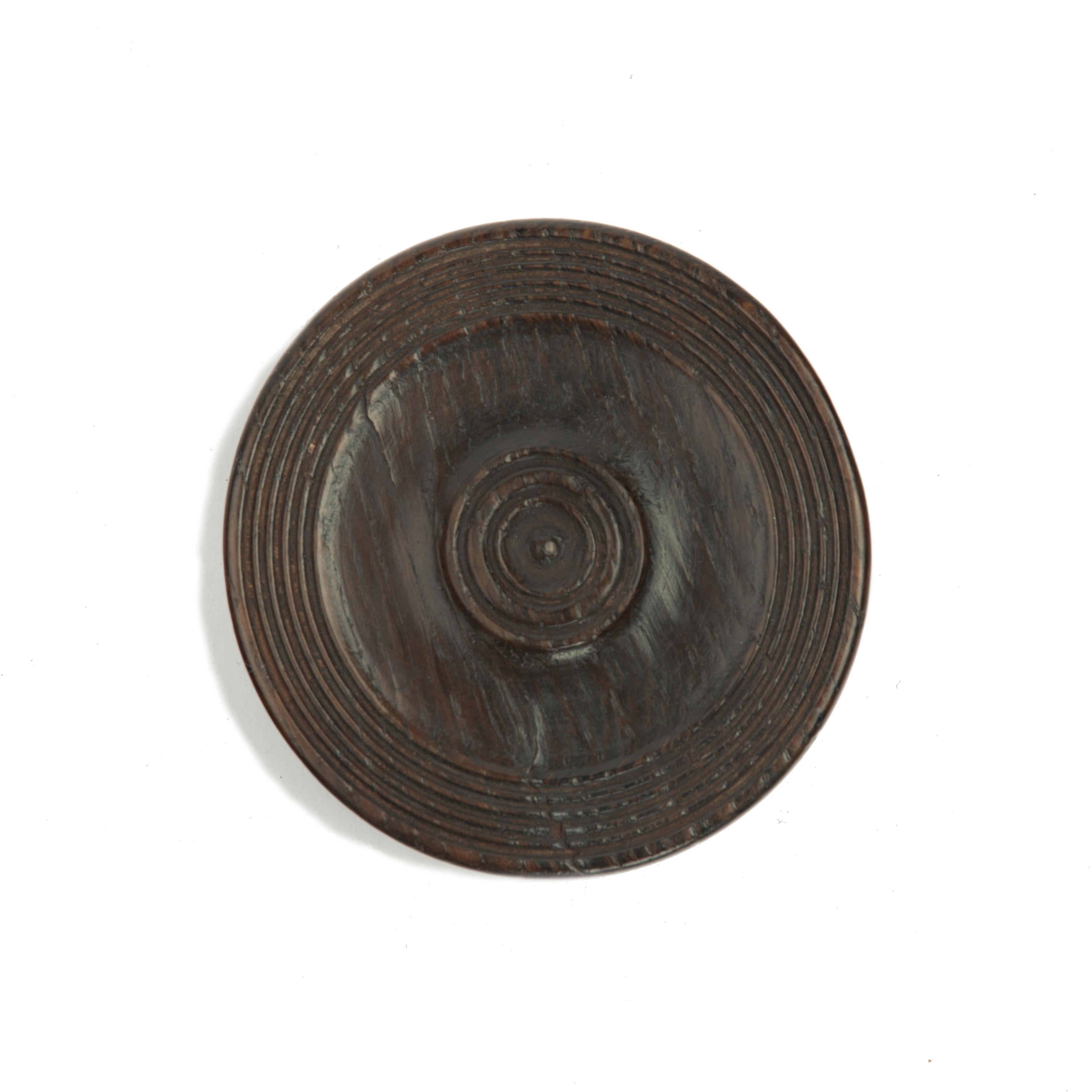 Eine Schnupftabakdose aus schwarzer Eiche, hergestellt aus dem Holz der 1795 gesunkenen H.M.S. Boyne, r im Zustand „Gut“ im Angebot in Lymington, Hampshire