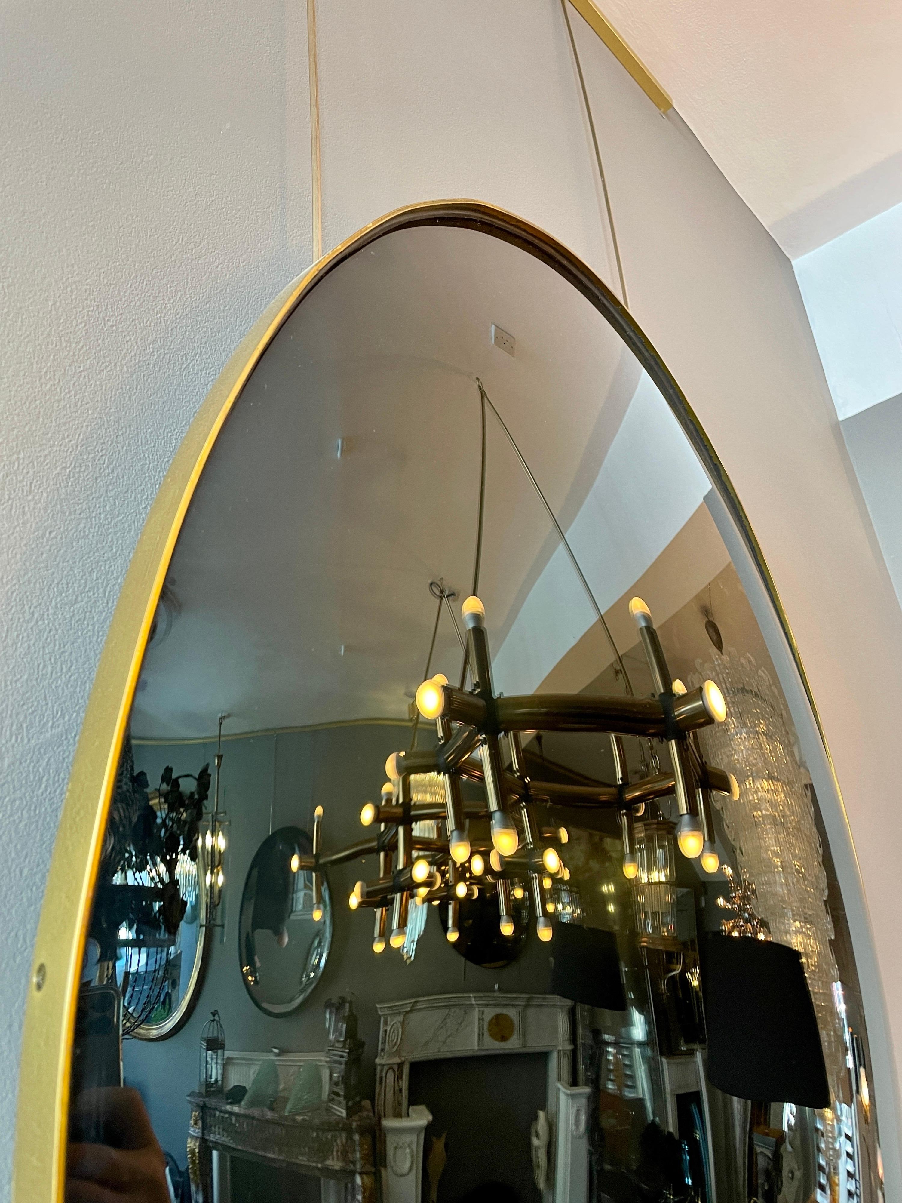 Européen Miroir ovale convexe en verre noir en vente