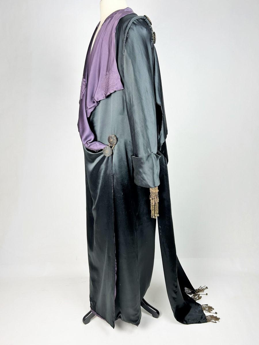  Manteau de cérémonie en satin noir signé Ville de Lyon - France Circa 1900 Unisexe 