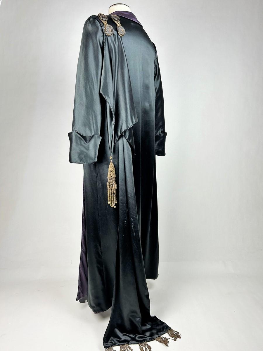 Manteau de cérémonie en satin noir signé Ville de Lyon - France Circa 1900 1
