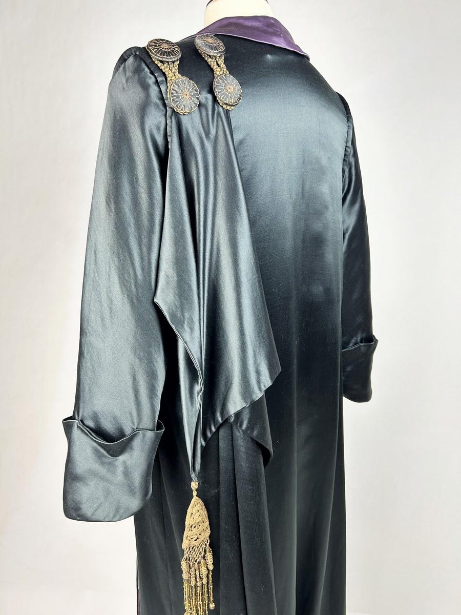 Manteau de cérémonie en satin noir signé Ville de Lyon - France Circa 1900 2
