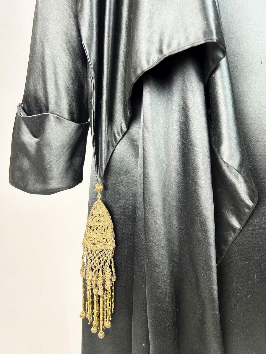 Manteau de cérémonie en satin noir signé Ville de Lyon - France Circa 1900 3