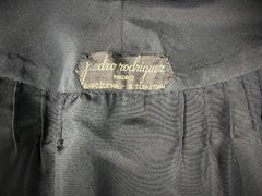 Manteau du soir en faille de soie noire par Pedro Rodriguez - Espagne Circa 1955-1960