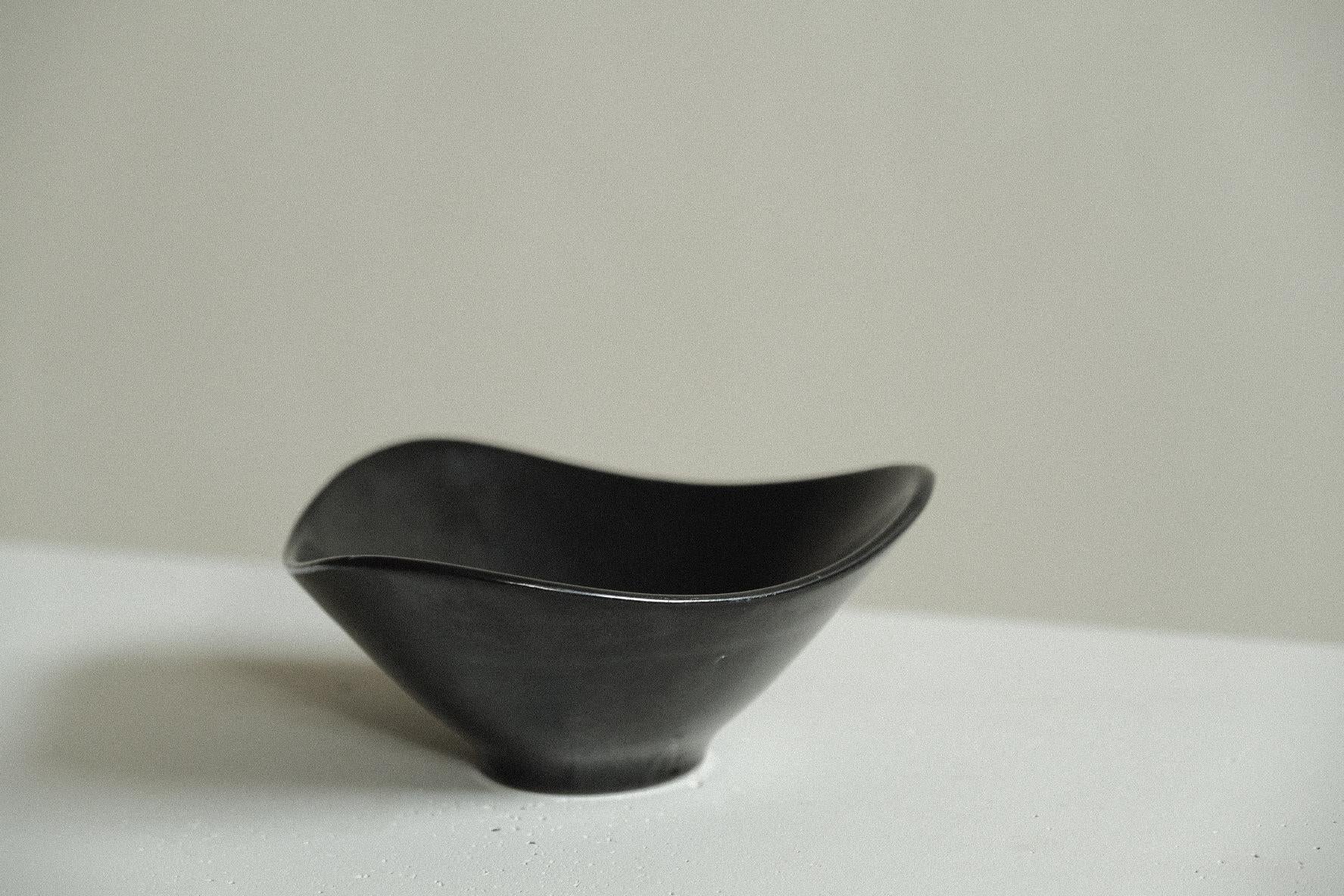 A beautiful black stoneware bowl with organic shapes, produced in Norway in the 1950s. 

In good vintage condition consistent with age and use.