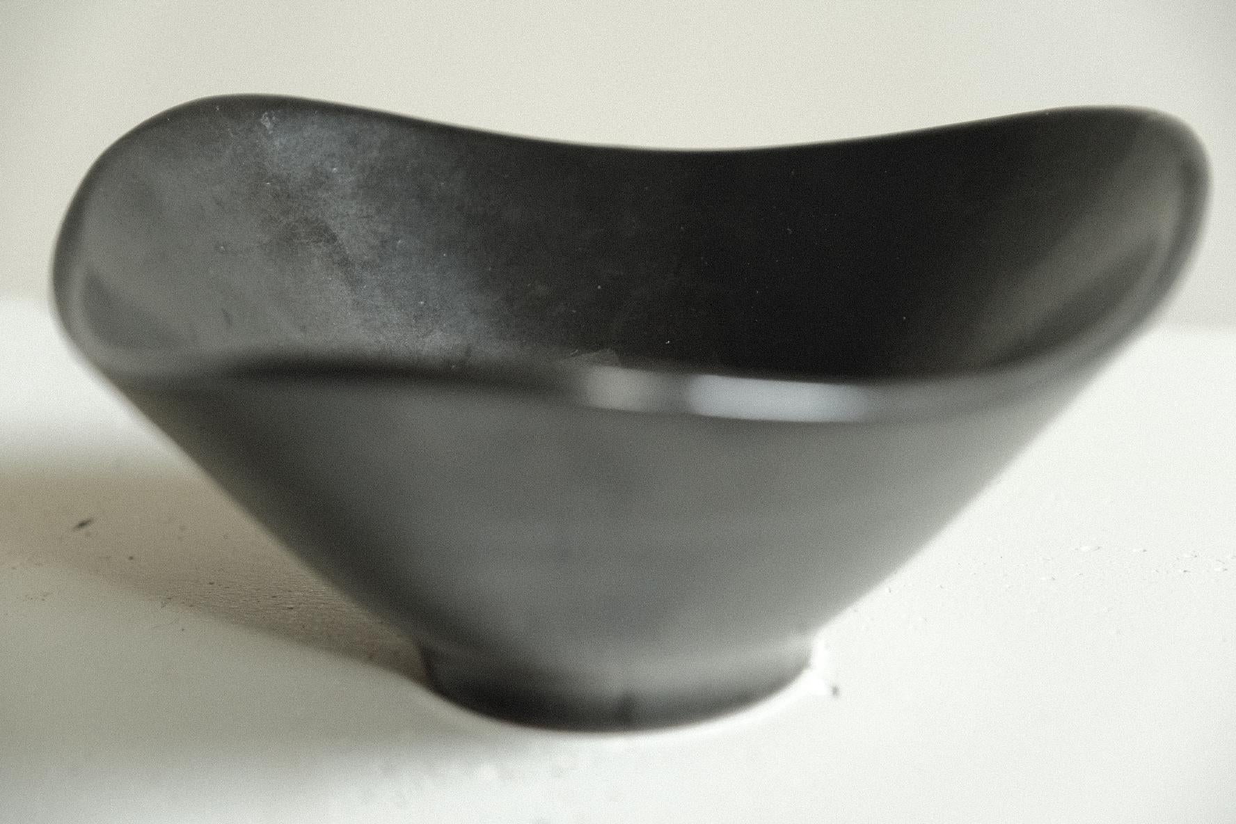 Black Vintage Scandinavian Stoneware Bowl, Norway circa 1950s In Good Condition For Sale In Hønefoss, 30