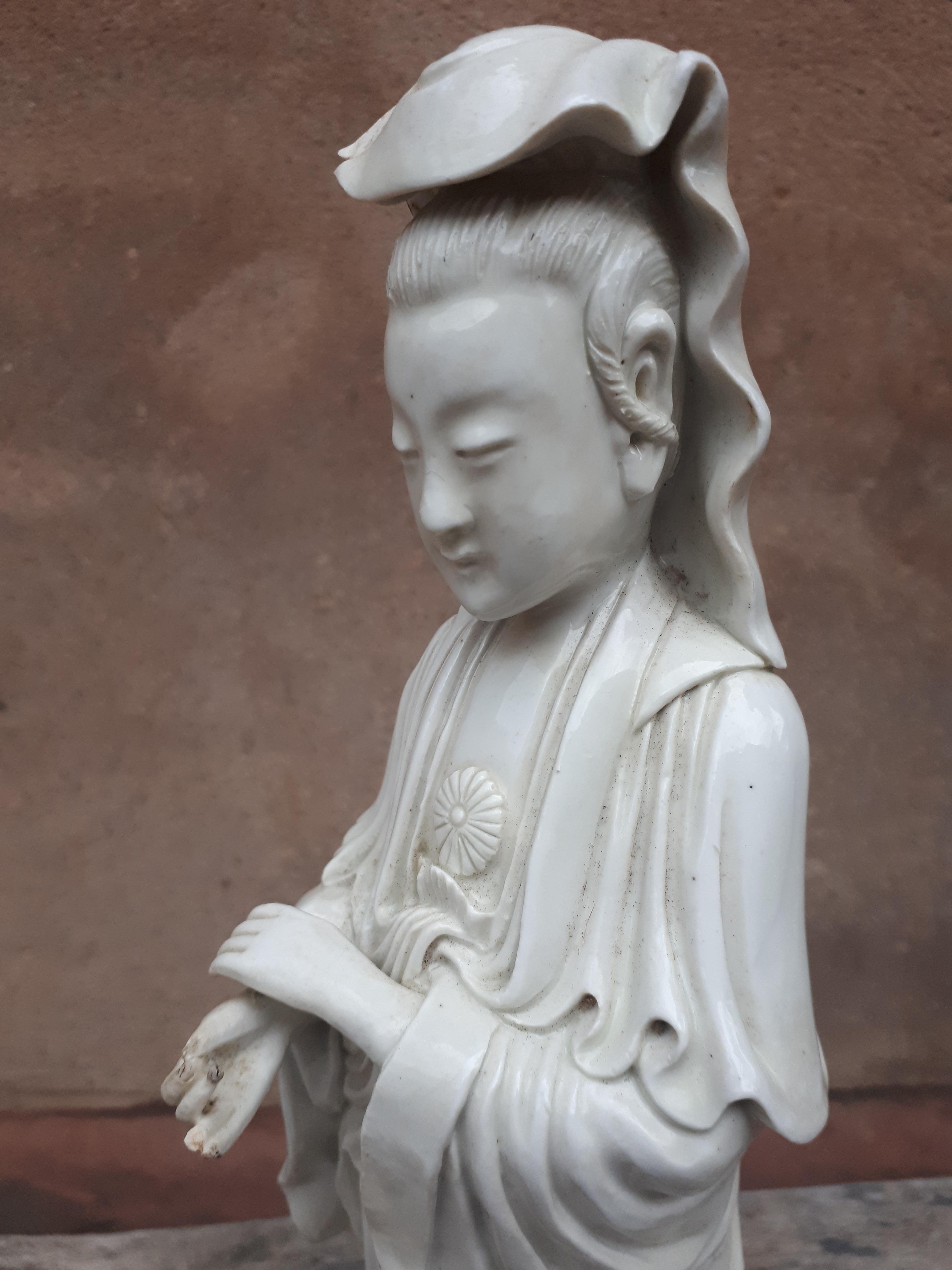 A Blanc De Chine Guanyin, 19th Century For Sale 3