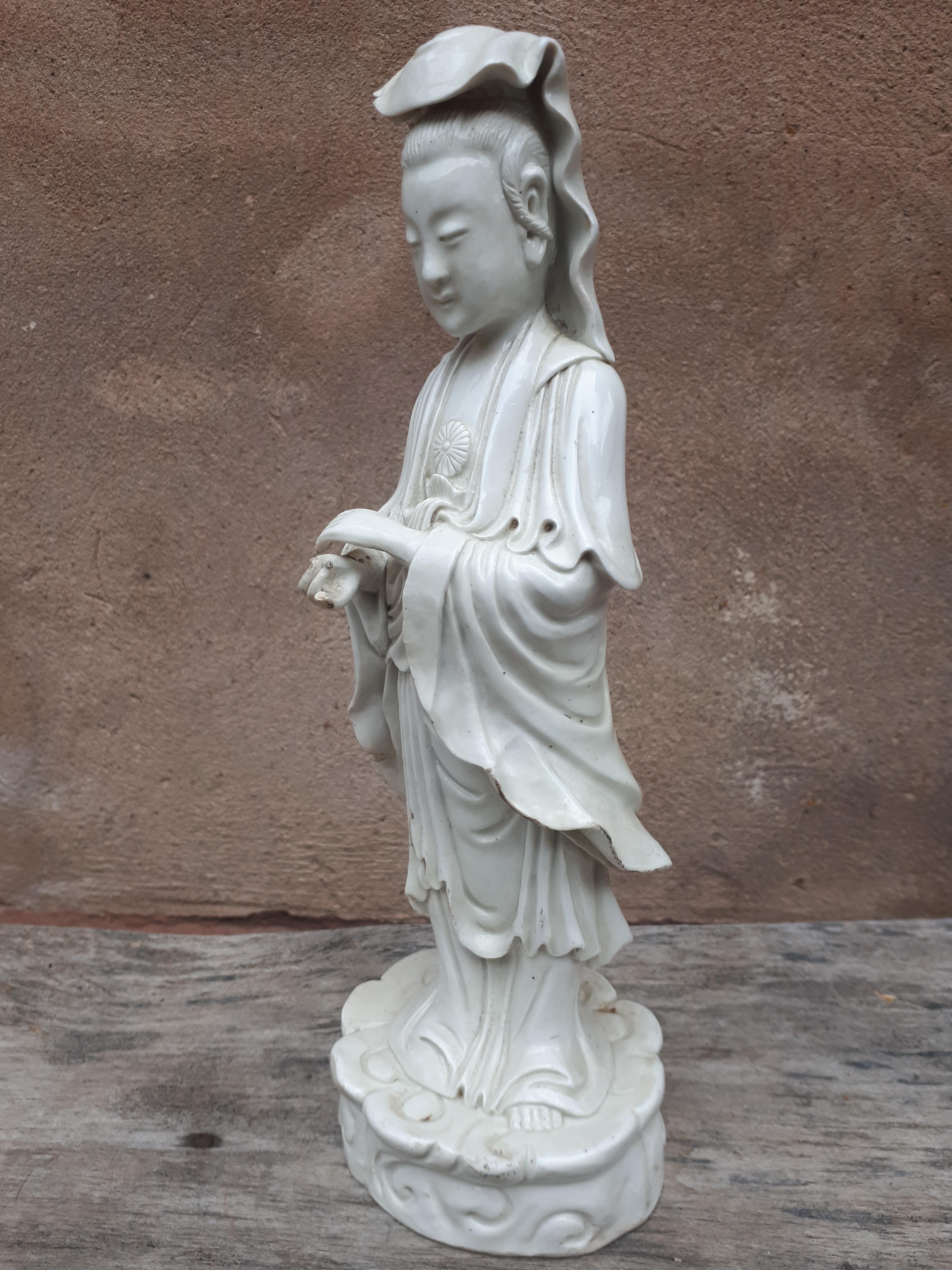 A Blanc De Chine Guanyin, 19th Century For Sale 2