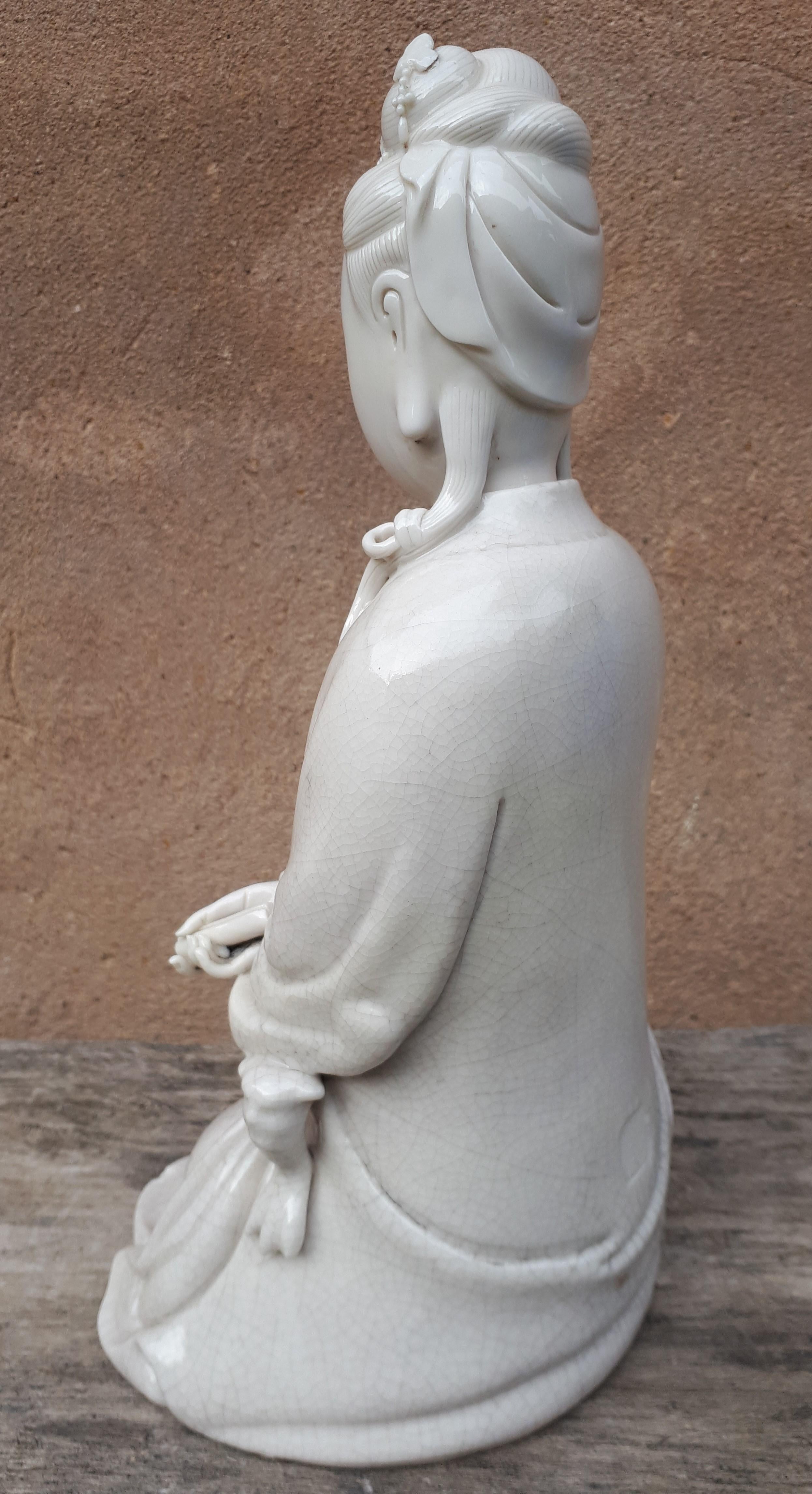 Porcelain A Blanc de Chine sculpture of Guanyin, Qing Dynasty For Sale