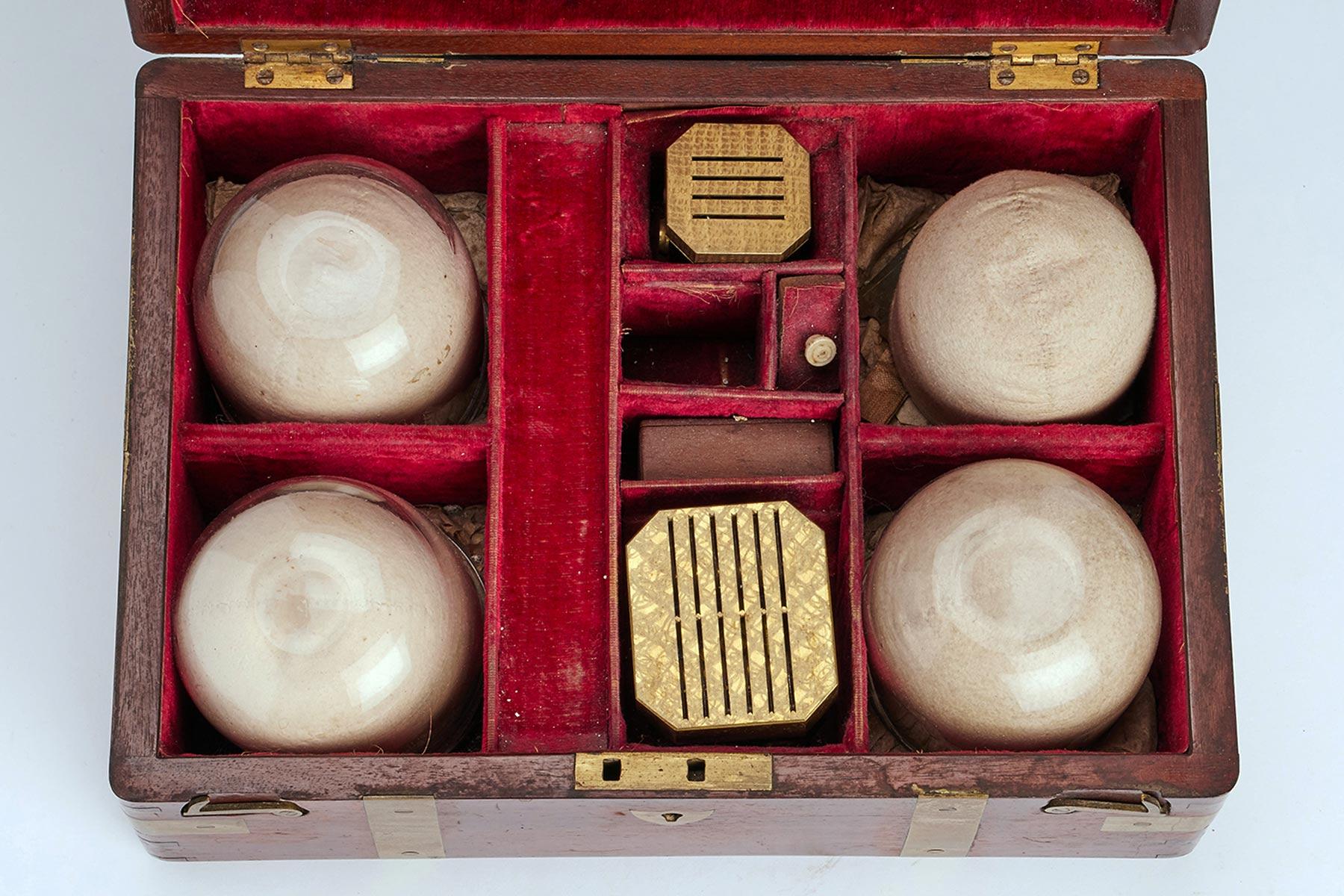 A bleeding set signed  Blackwell, England 1850. In Good Condition For Sale In Milan, IT