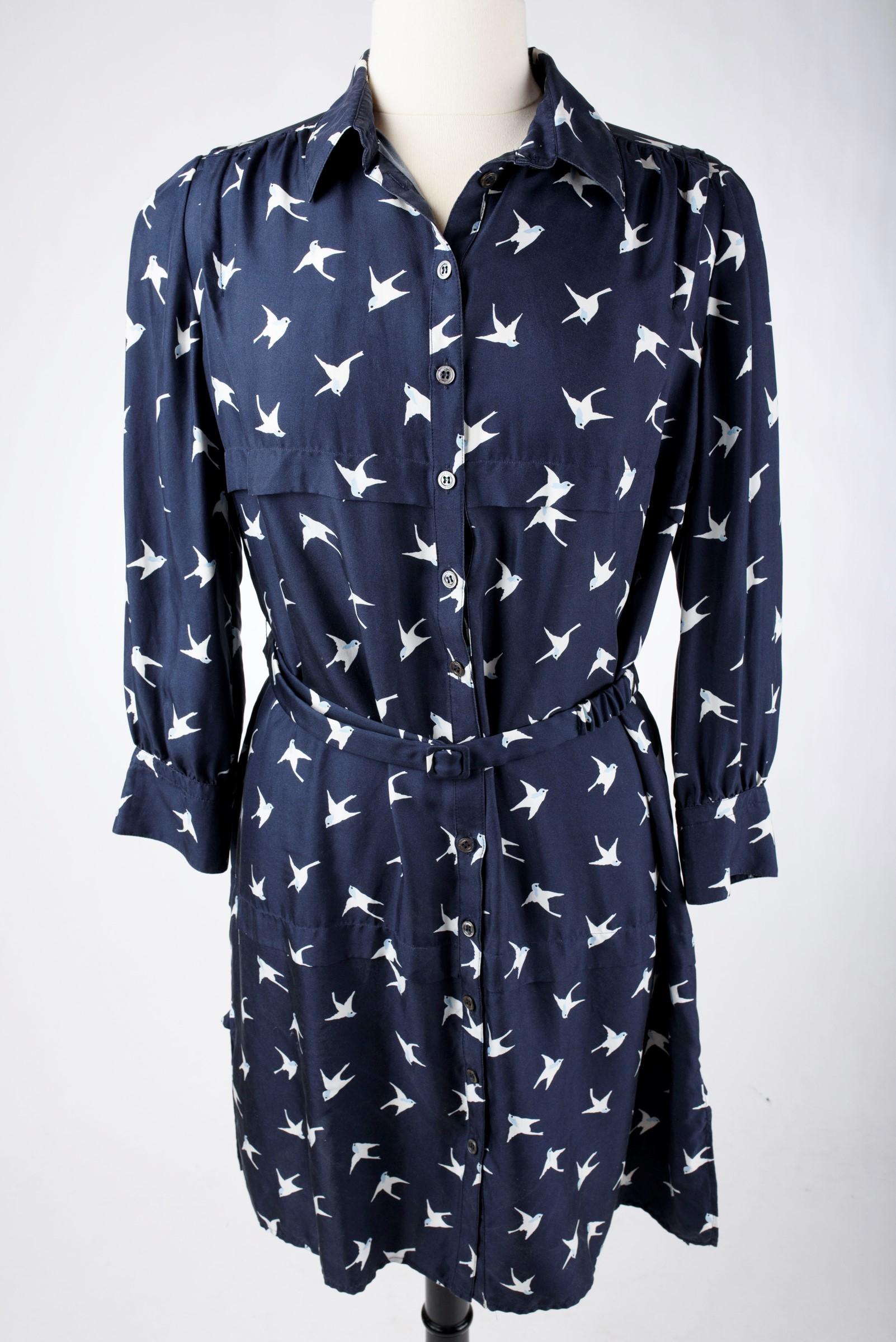 A Blouse dress in navy silk printed with swallows by Nina Ricci Circa 2000 In Good Condition For Sale In Toulon, FR