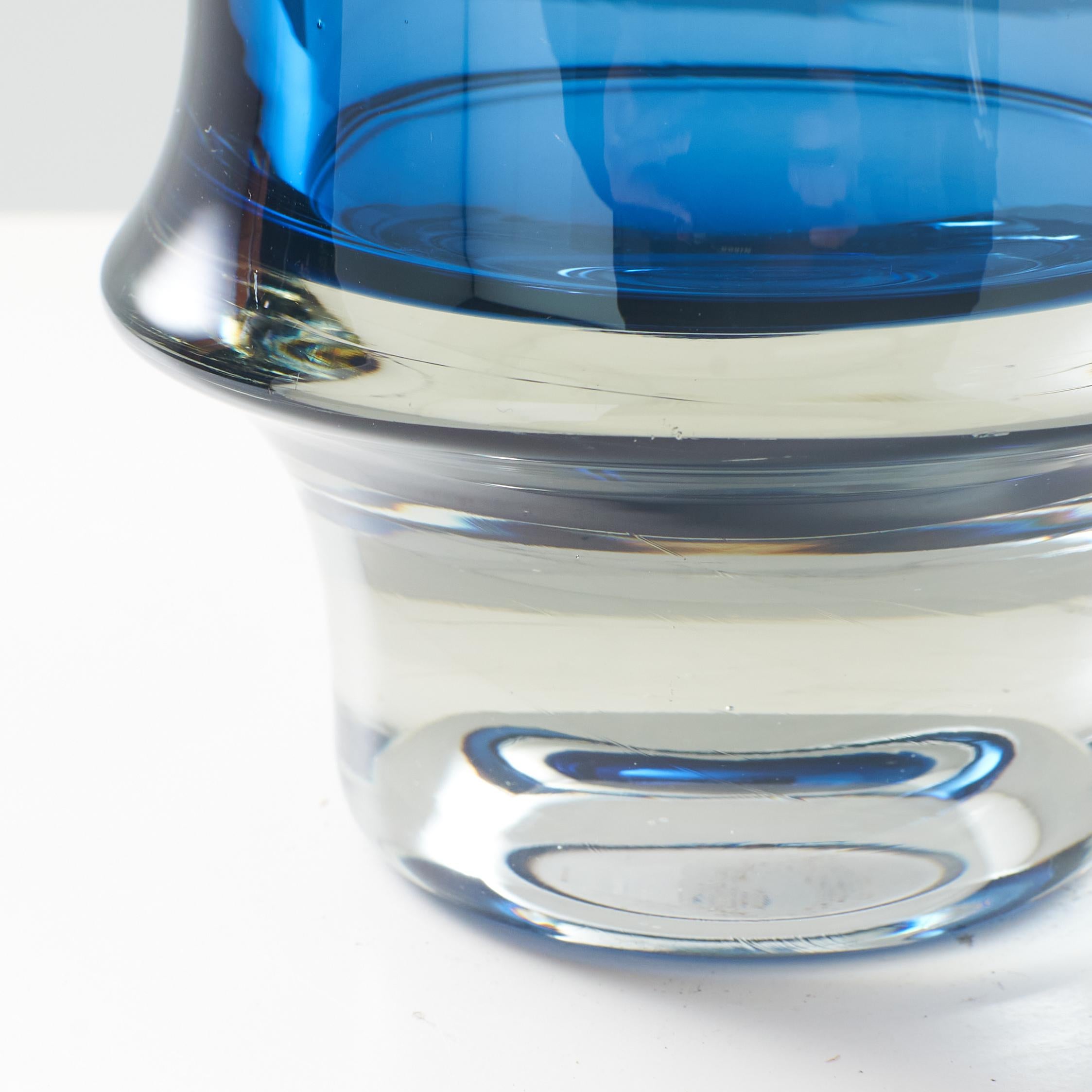 Un vase en verre bleu et transparent de Tapio Wirkkala Bon état - En vente à San Francisco, CA
