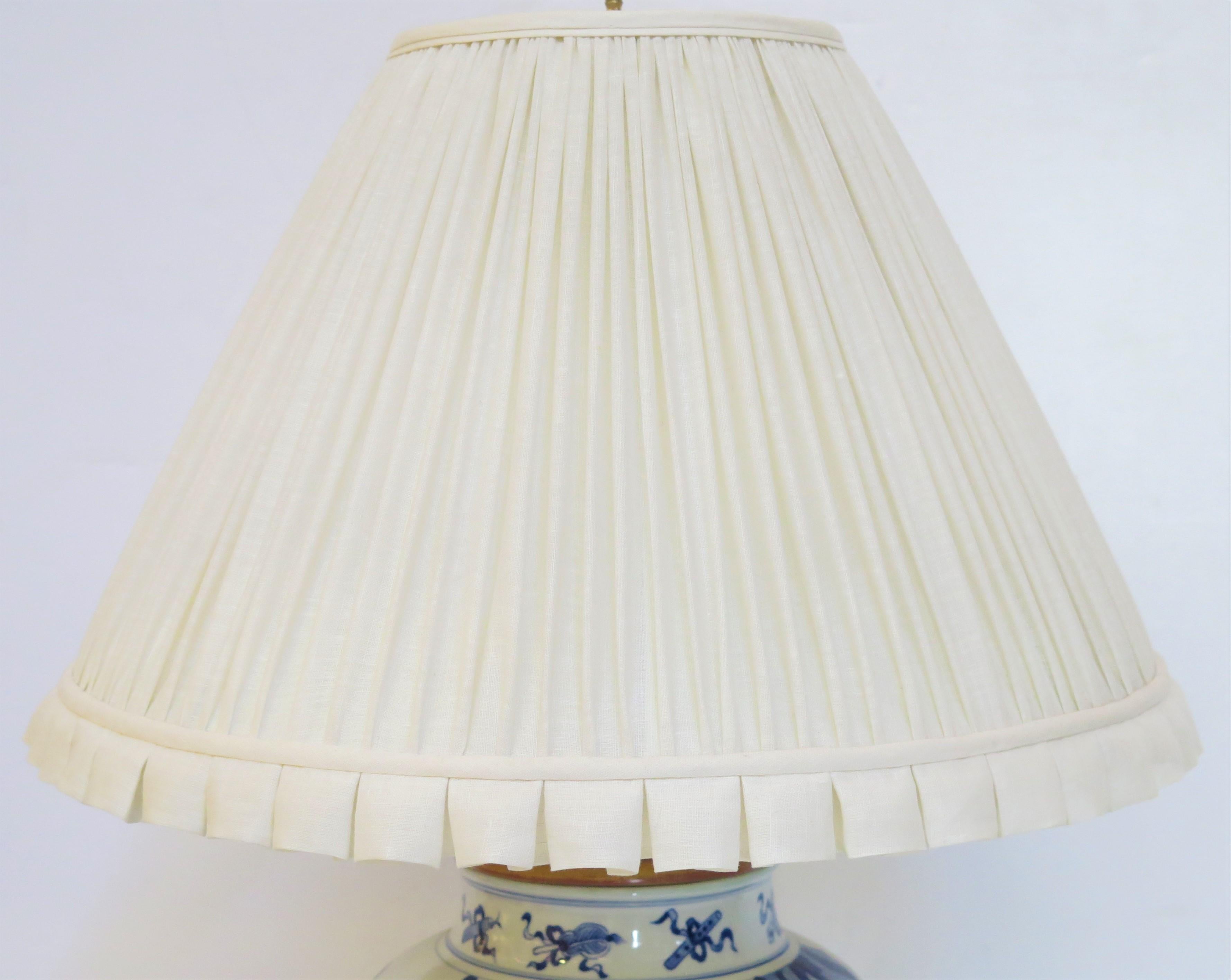 A Blue and White Chinese Porcelain Lamp In Good Condition For Sale In Dallas, TX